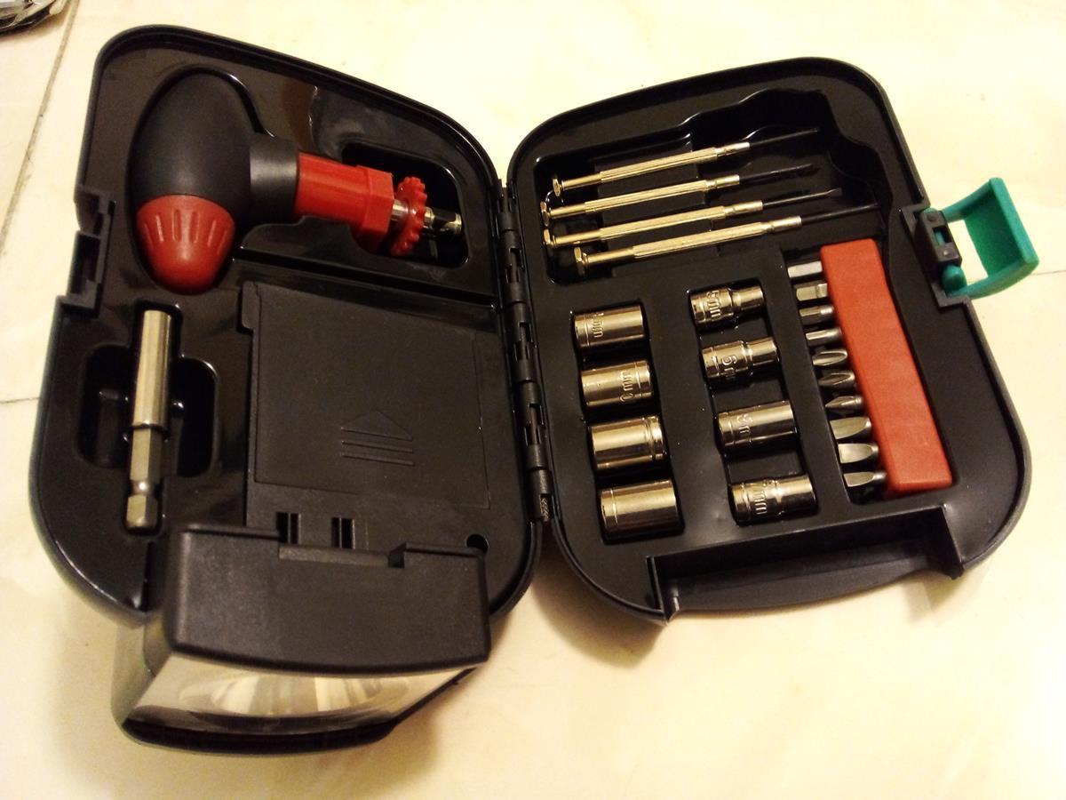 جعبه ابزار BS TOOLS چراغ قوه دار الن بکس (ک 6) S N