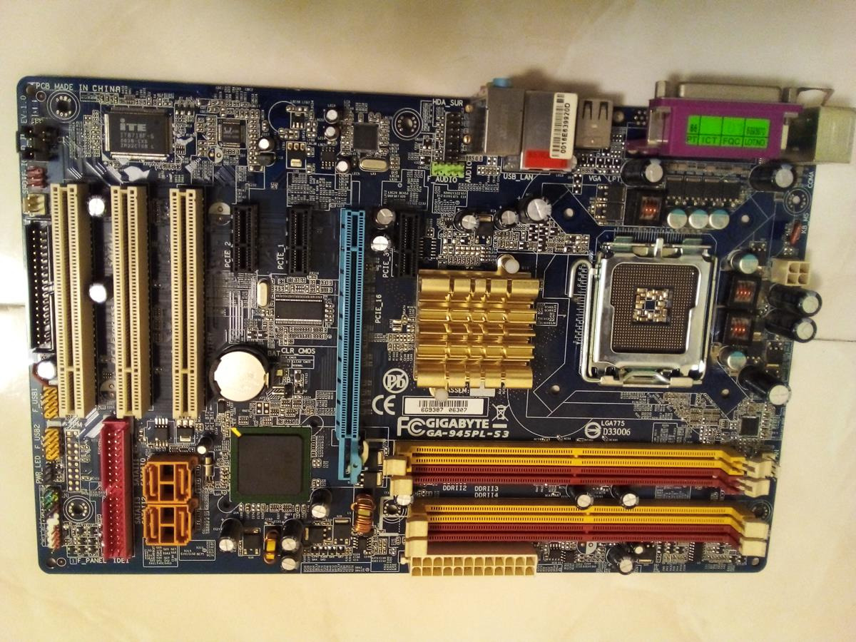 مادربورد گیگا قدیمی945PL-S3 مدلp4 اورجینال(ک 11)18