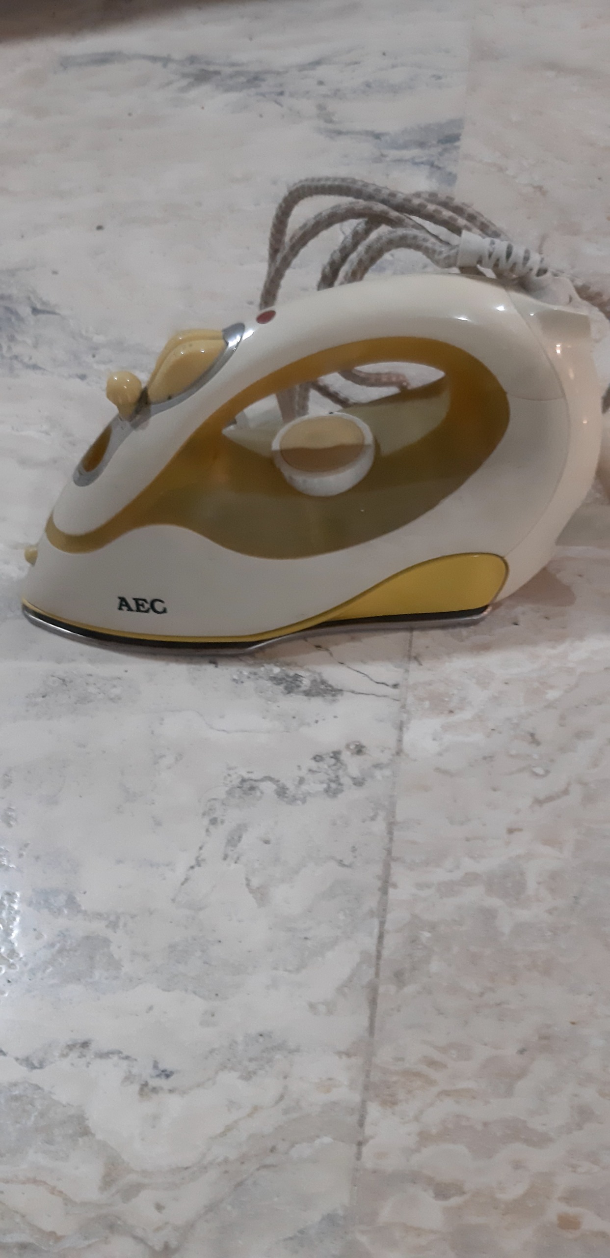 اتو بخار مارک AEC