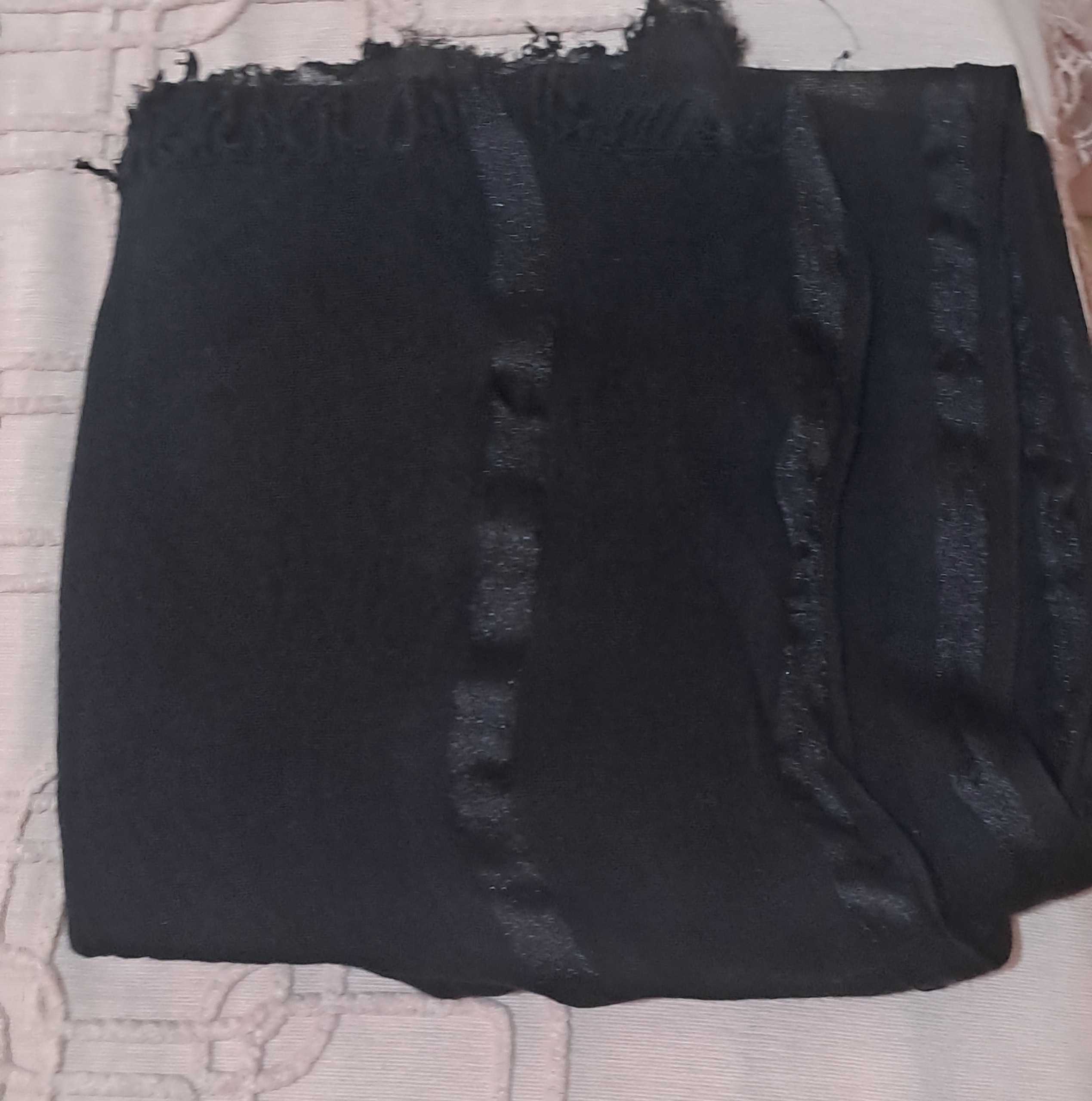 شال مشکی قواره دار