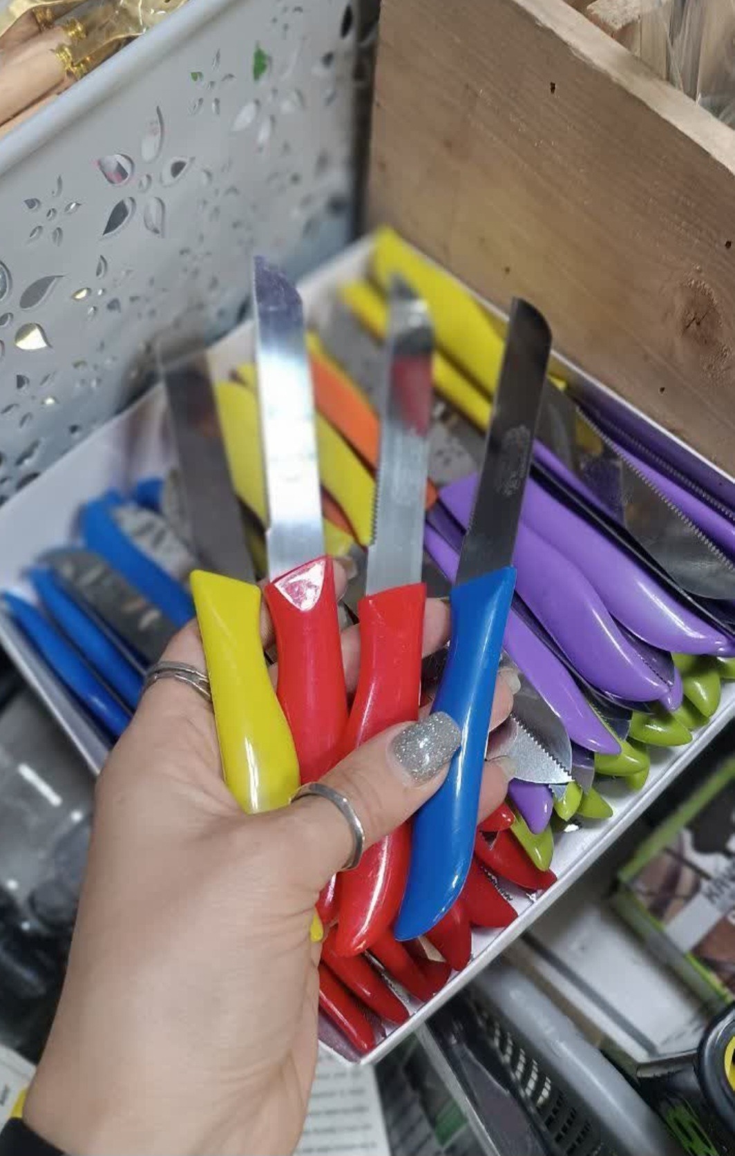چاقو اره ای آشپزخانه، ارسال رنگ رندوم