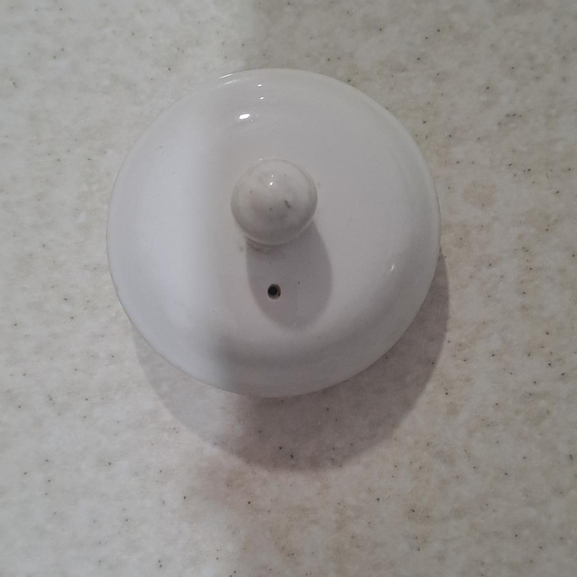 در قوری دارای ترک جزیی