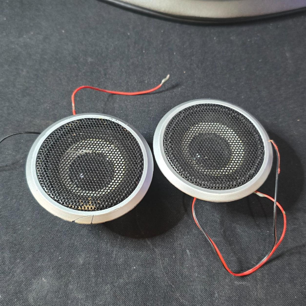 دو عدد بلندگو کوچک