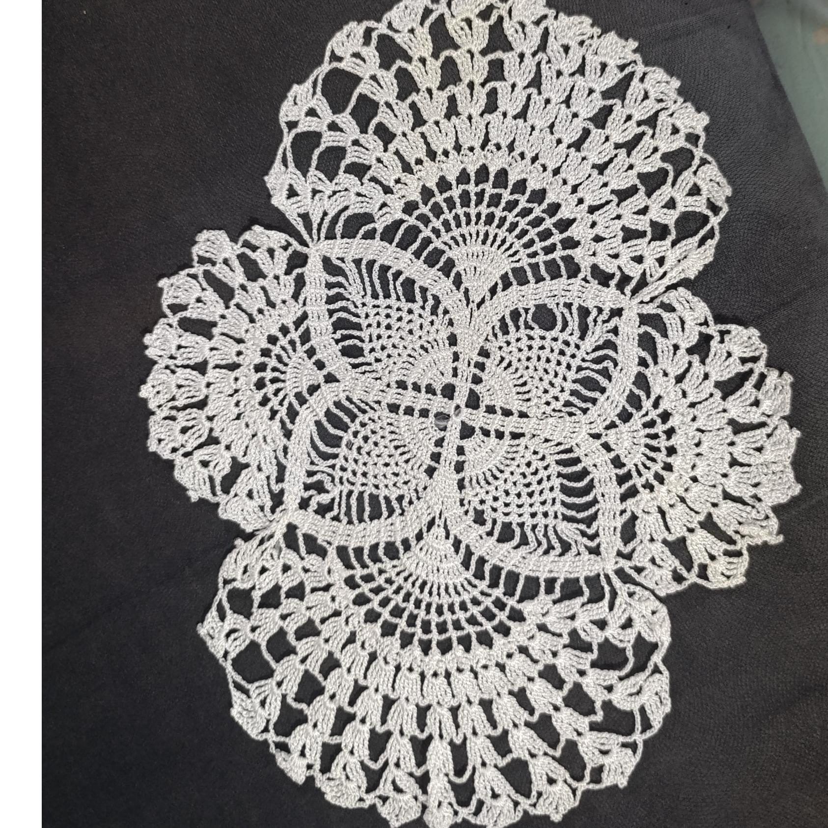 رومیزی قلاب بافی ابریشمی سایز کوچک