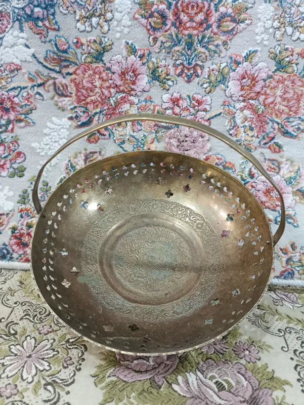 شکلات خوری برنجی  دوران پهلوی،قلم دار،اره کاری خاص