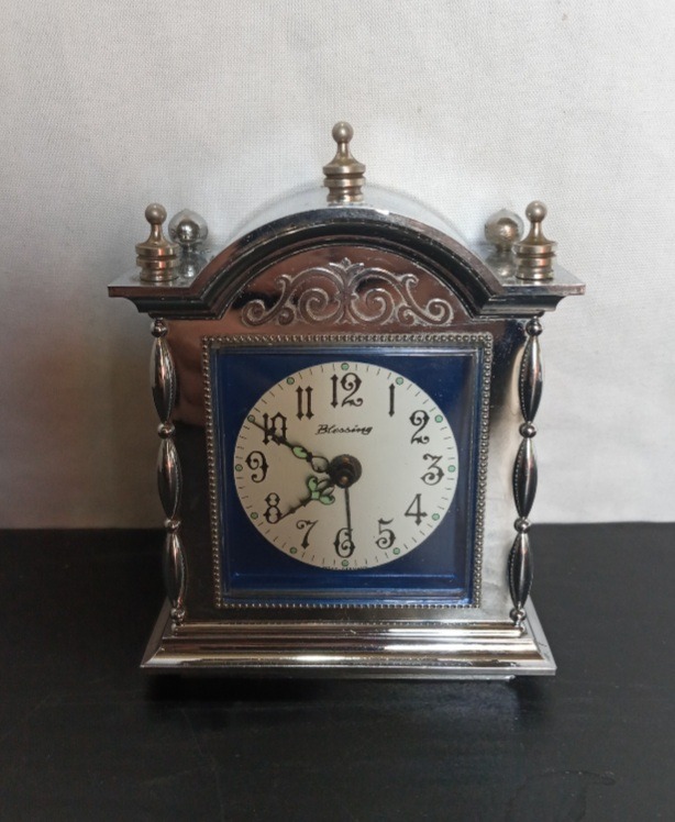 ساعت رومیزی قدیمی