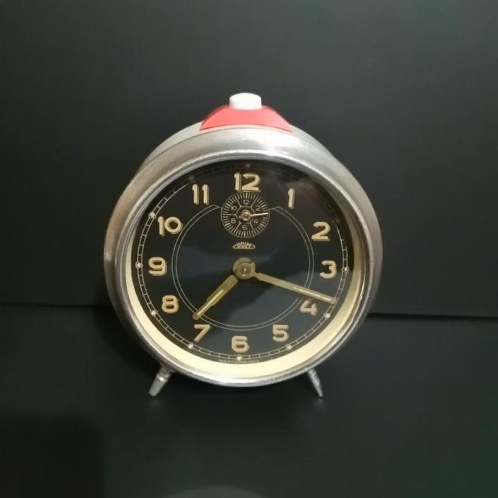 ساعت رومیزی قدیمی