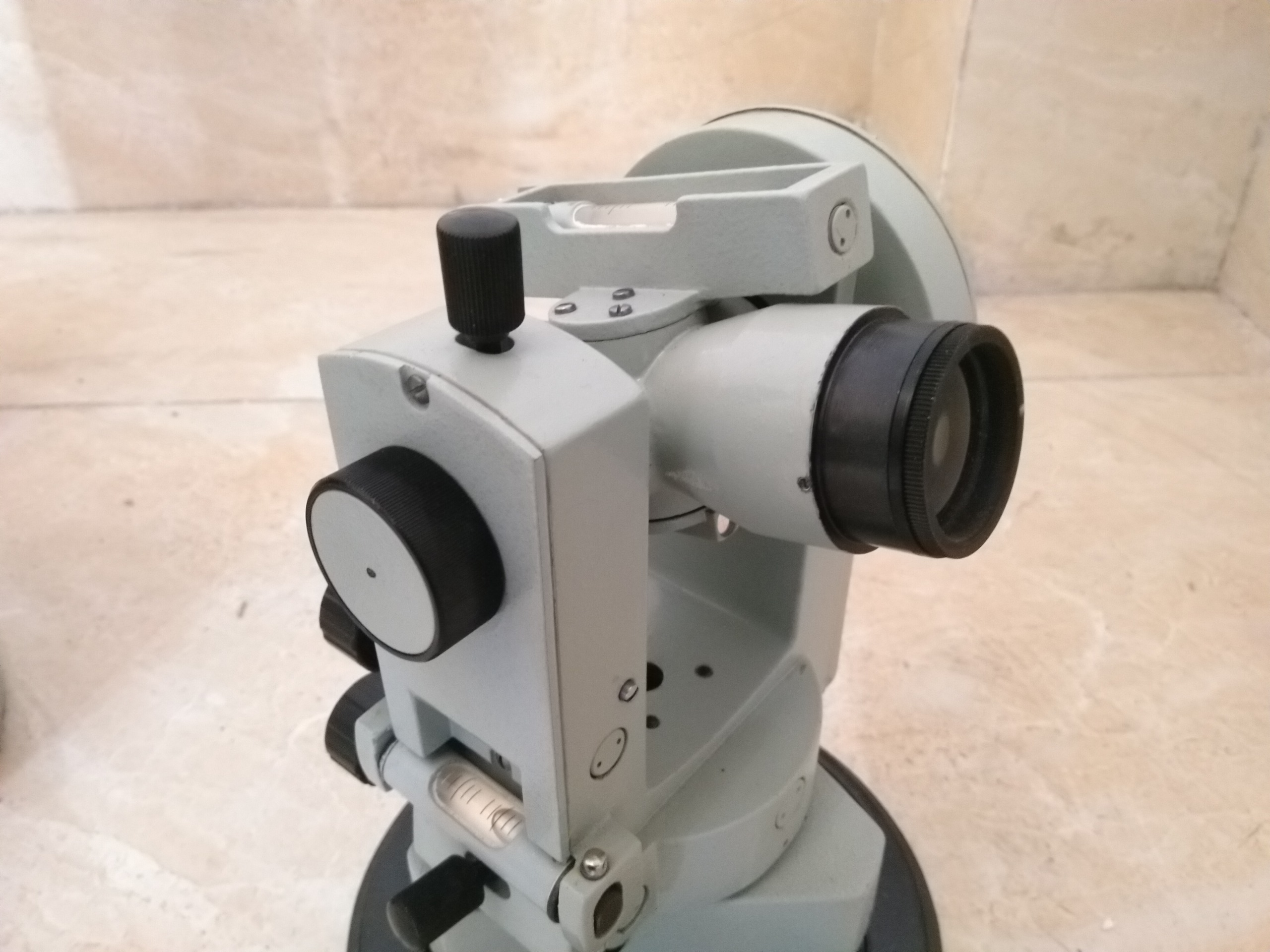 دوربین نقشه برداری روسی