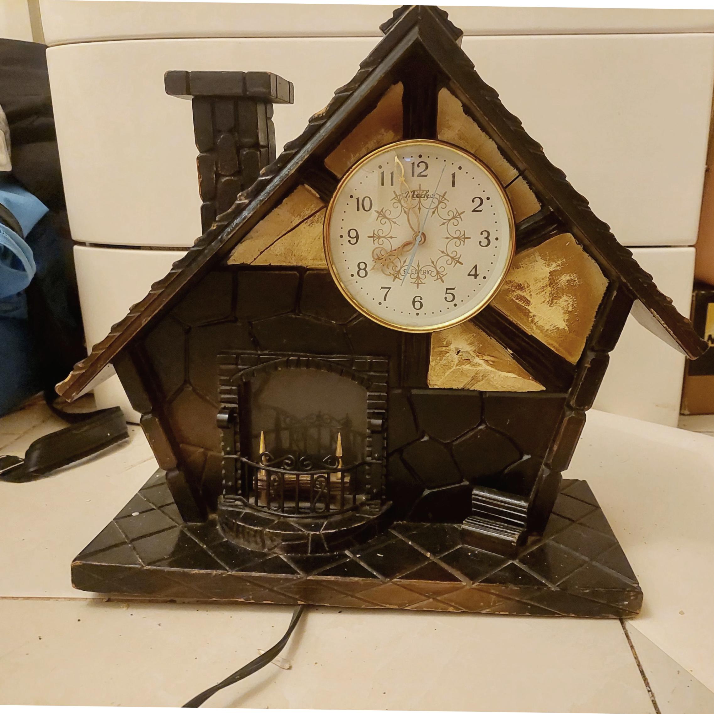 ساعت چوبی با شومینه طرح کلبه