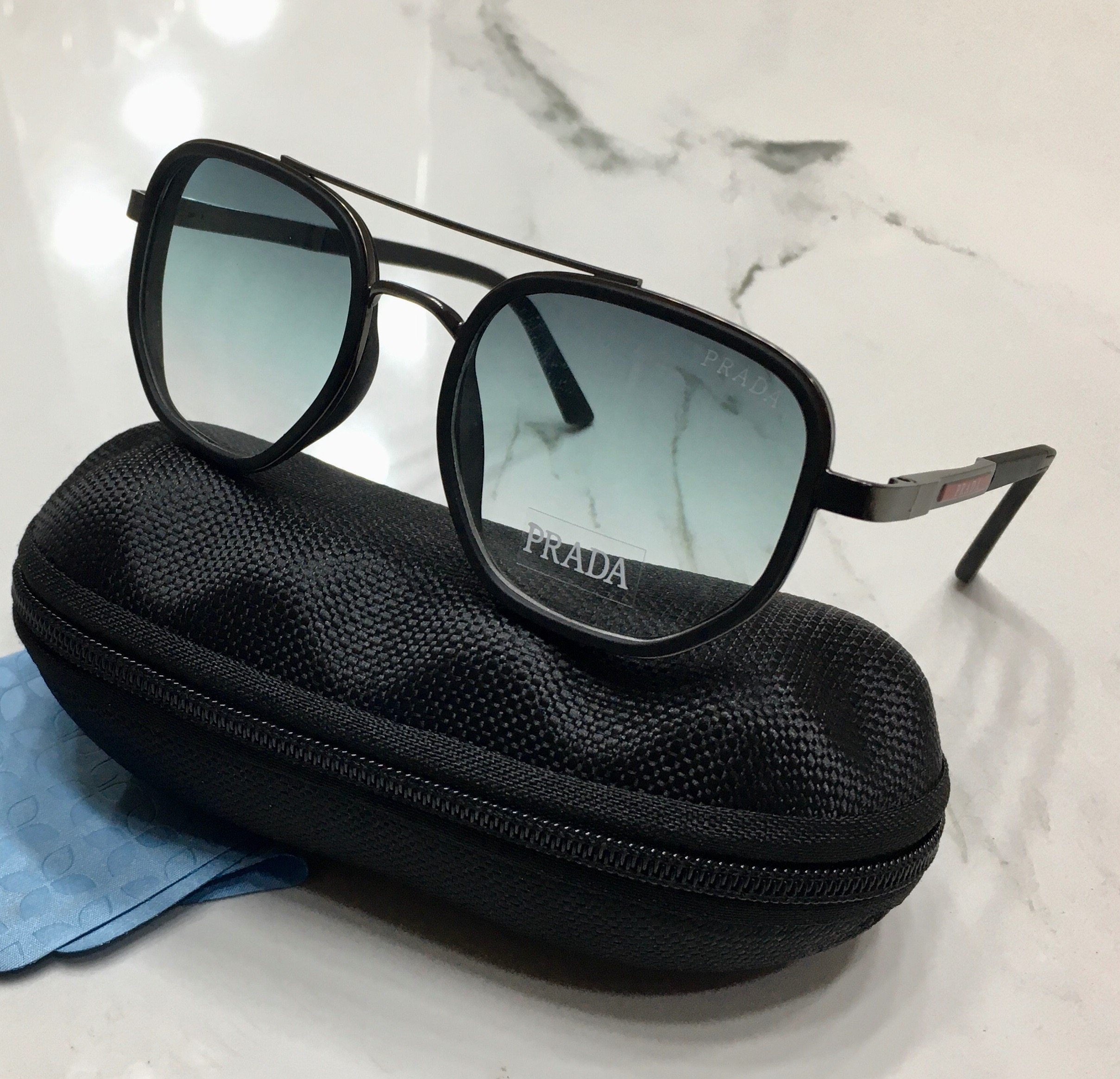عینک دسته فنری Prada