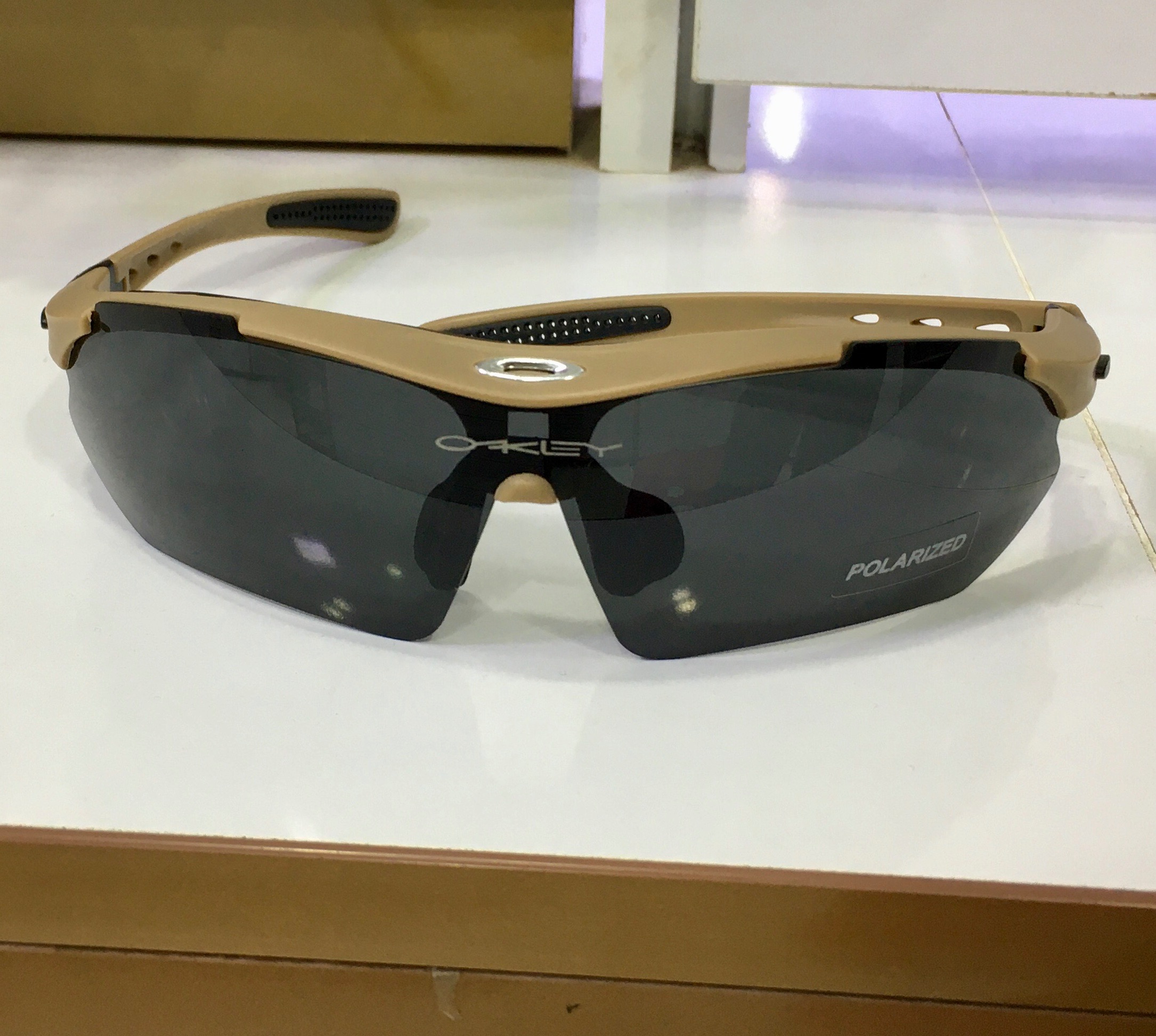 عینک برند Oakley اصلی با 5 لنز متفاوت