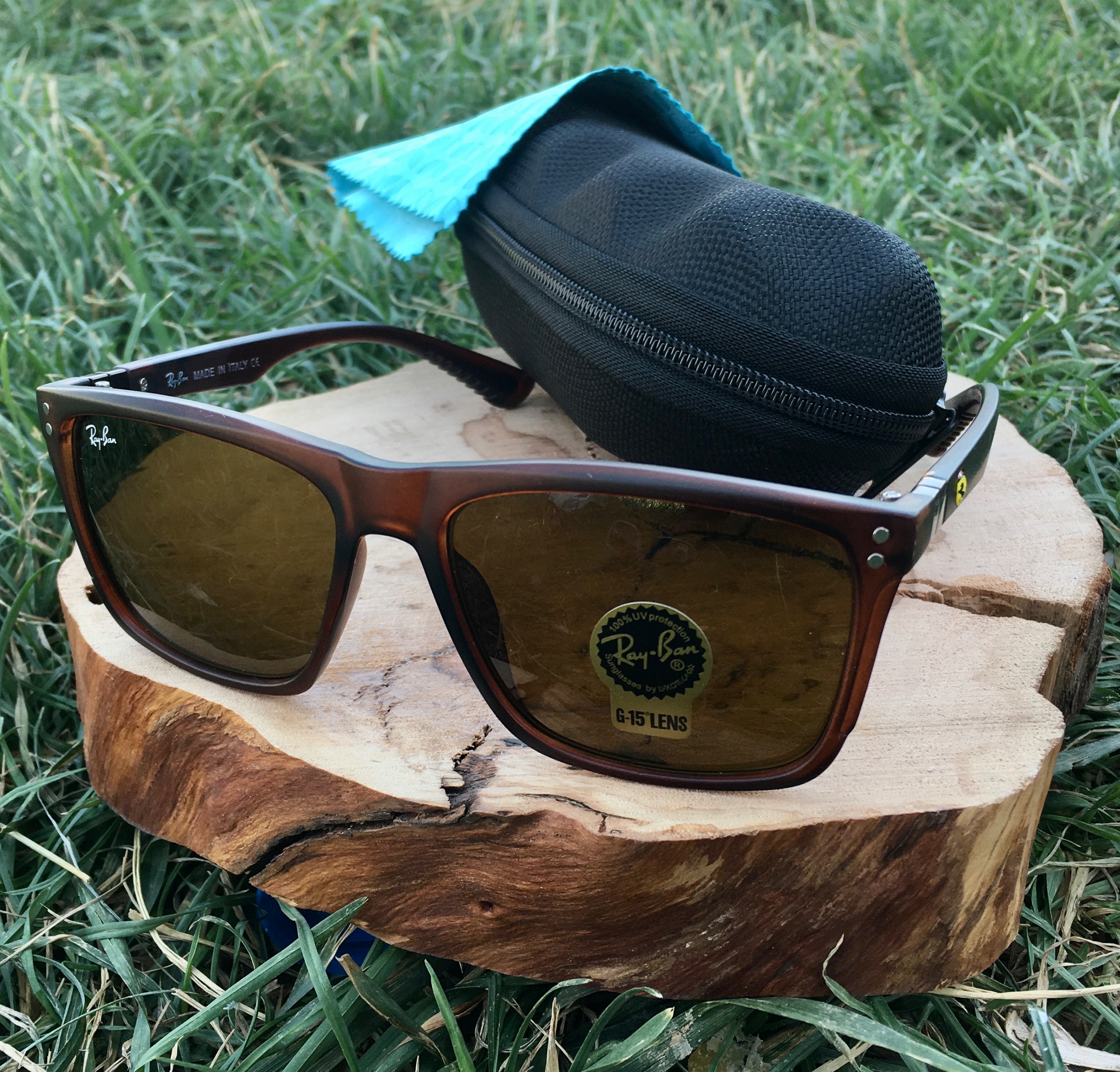 شیشه سنگ برند RayBan مدل Ferrari