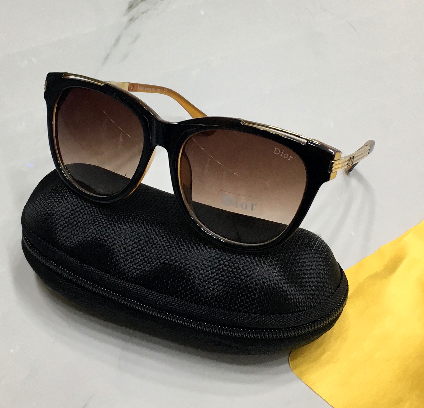 عینک آفتابی زنانه برند Dior BAH1006