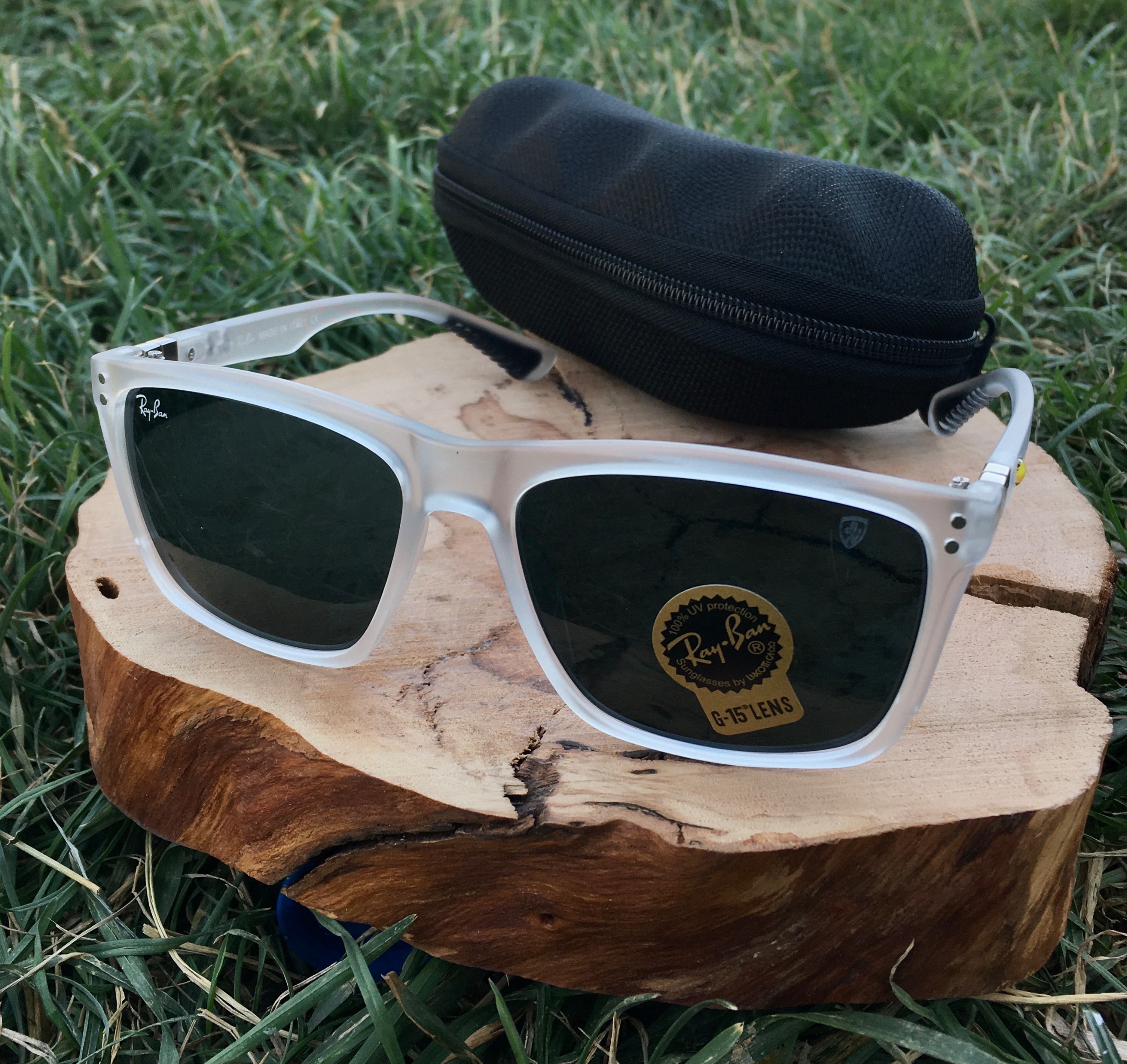 شیشه سنگ برند RayBan مدل Ferrari رنگ یخی