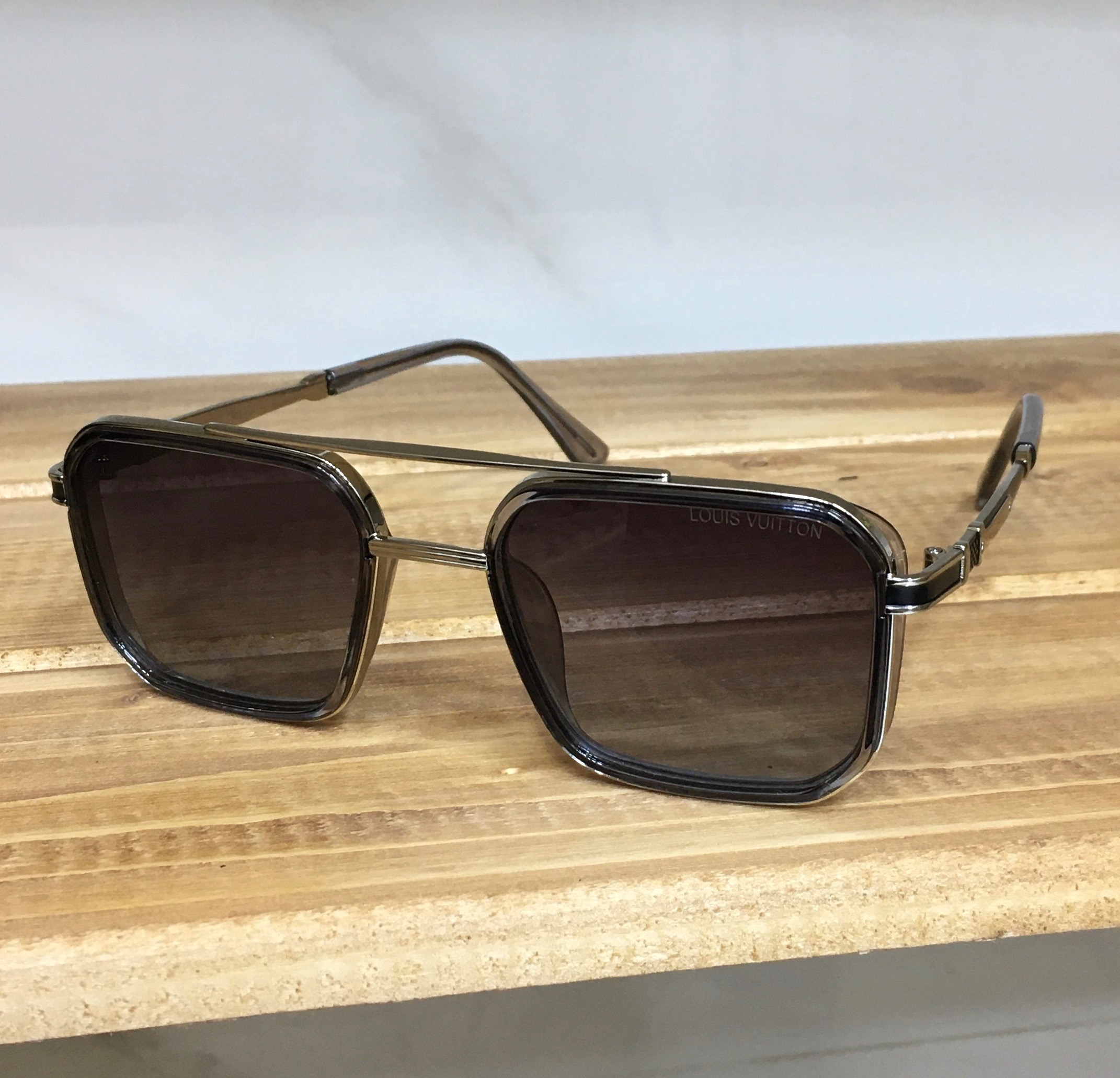 عینک Louis Vuitton تولید 2025