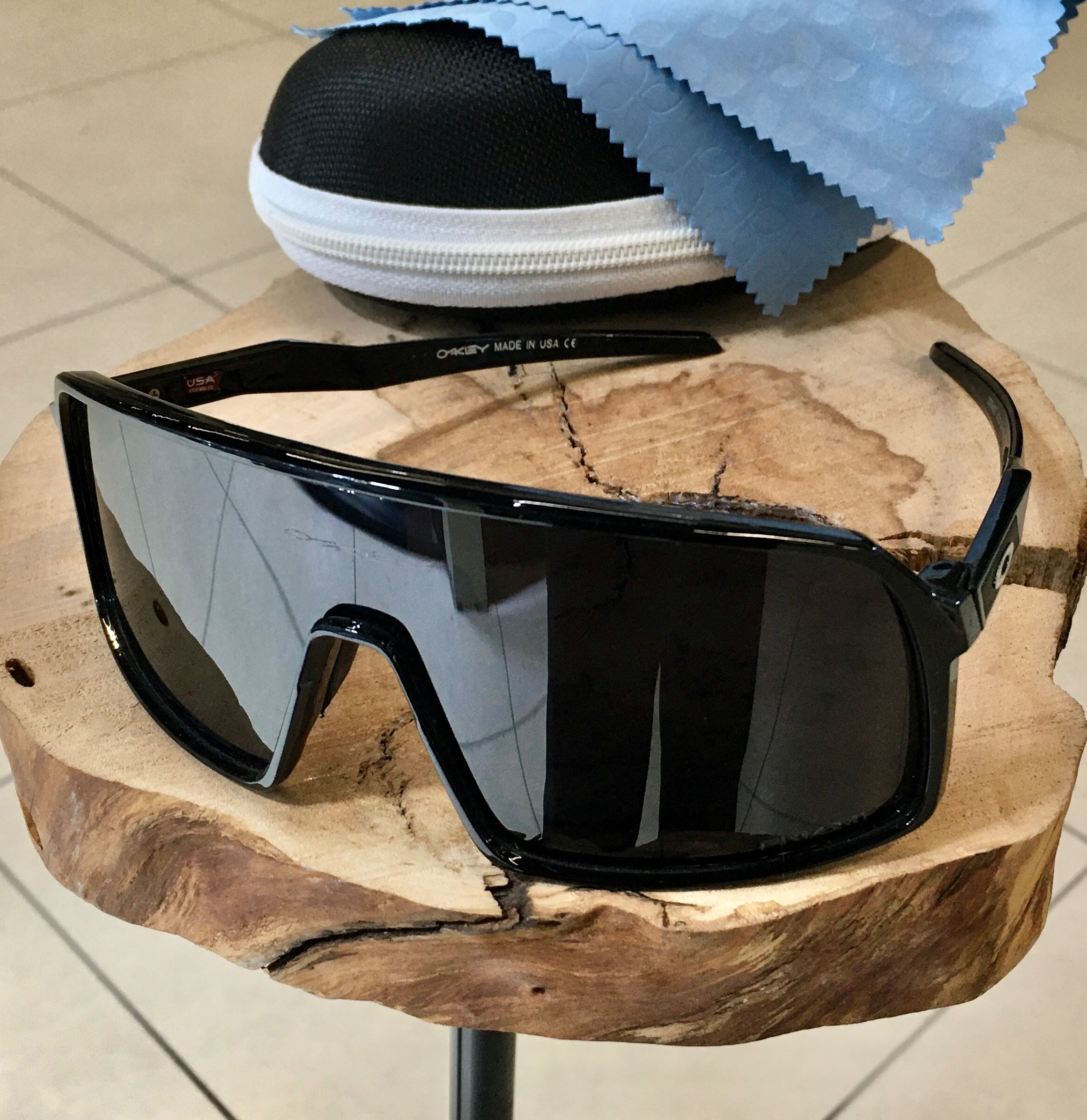 عینک پلاریزه Sport برند Oakley مدل 1shs6