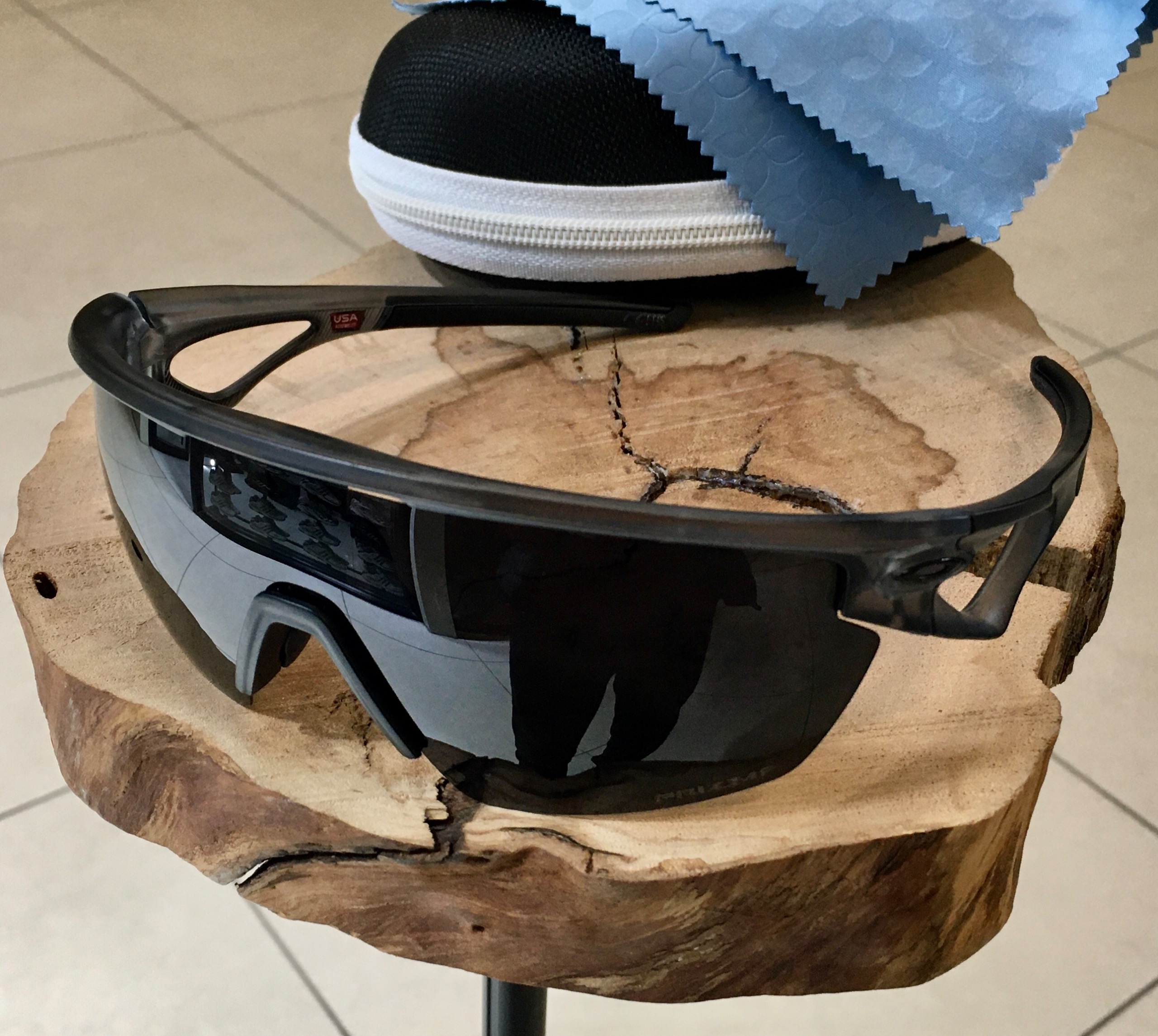 عینک Sport پلاریزه برند Oakley مدل 10Lar7