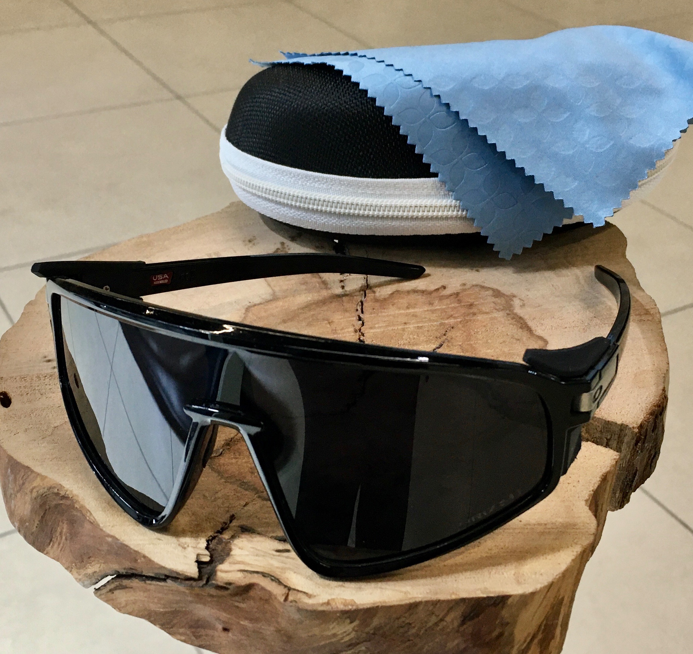 عینک پلاریزه Sport برند Oakley مدل 9Khas8