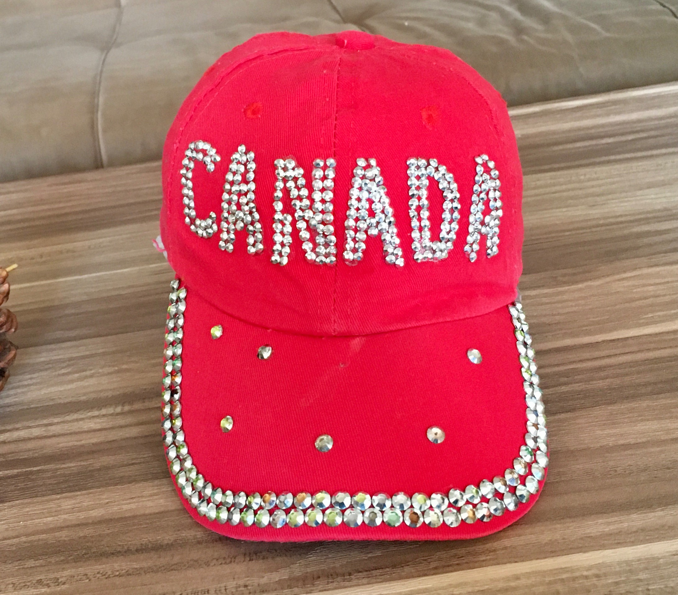 کلاه اروپایی نگین دار Canada