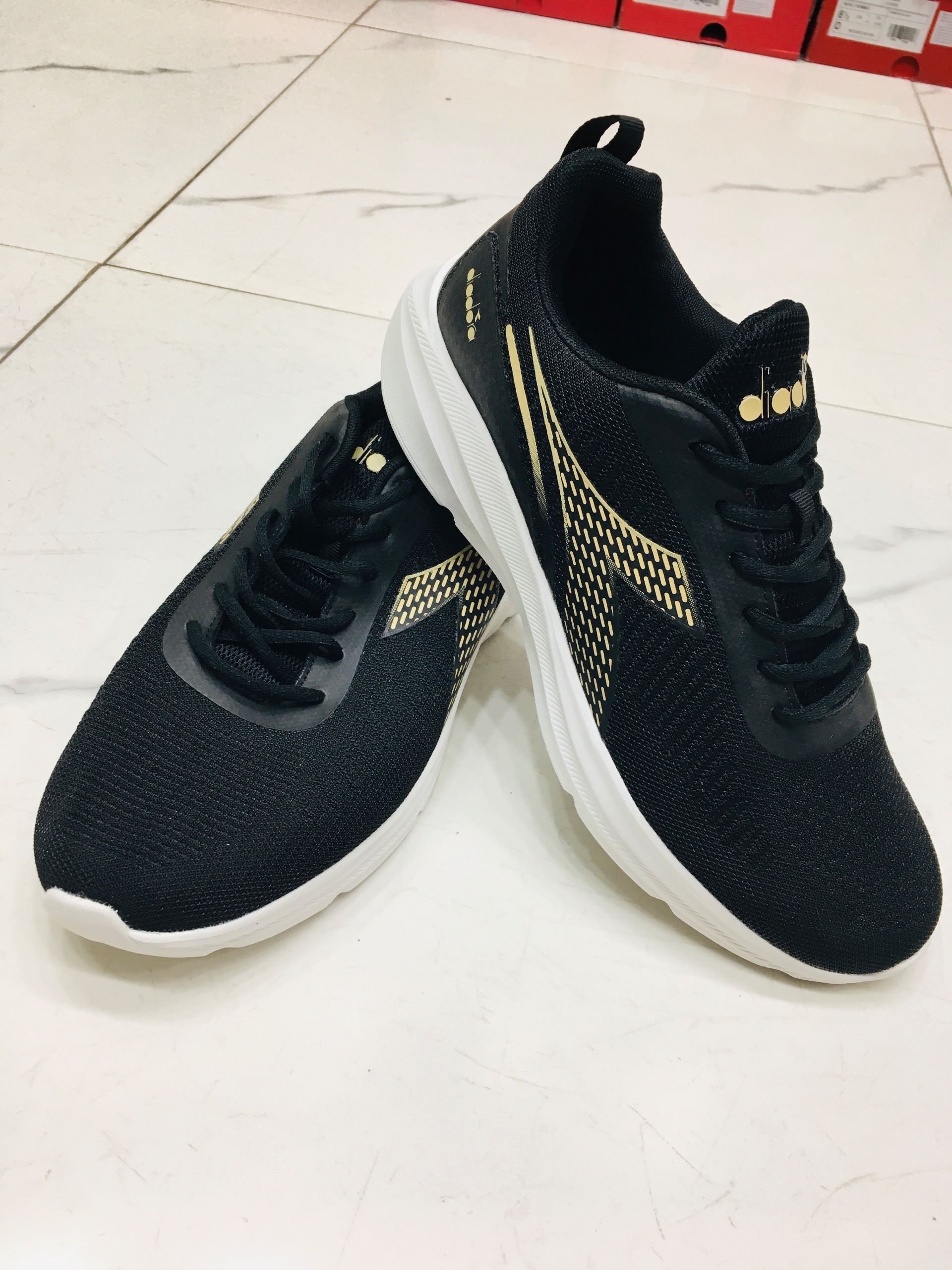 کتونی اورجینال برند diadora مدل diax24f0404b