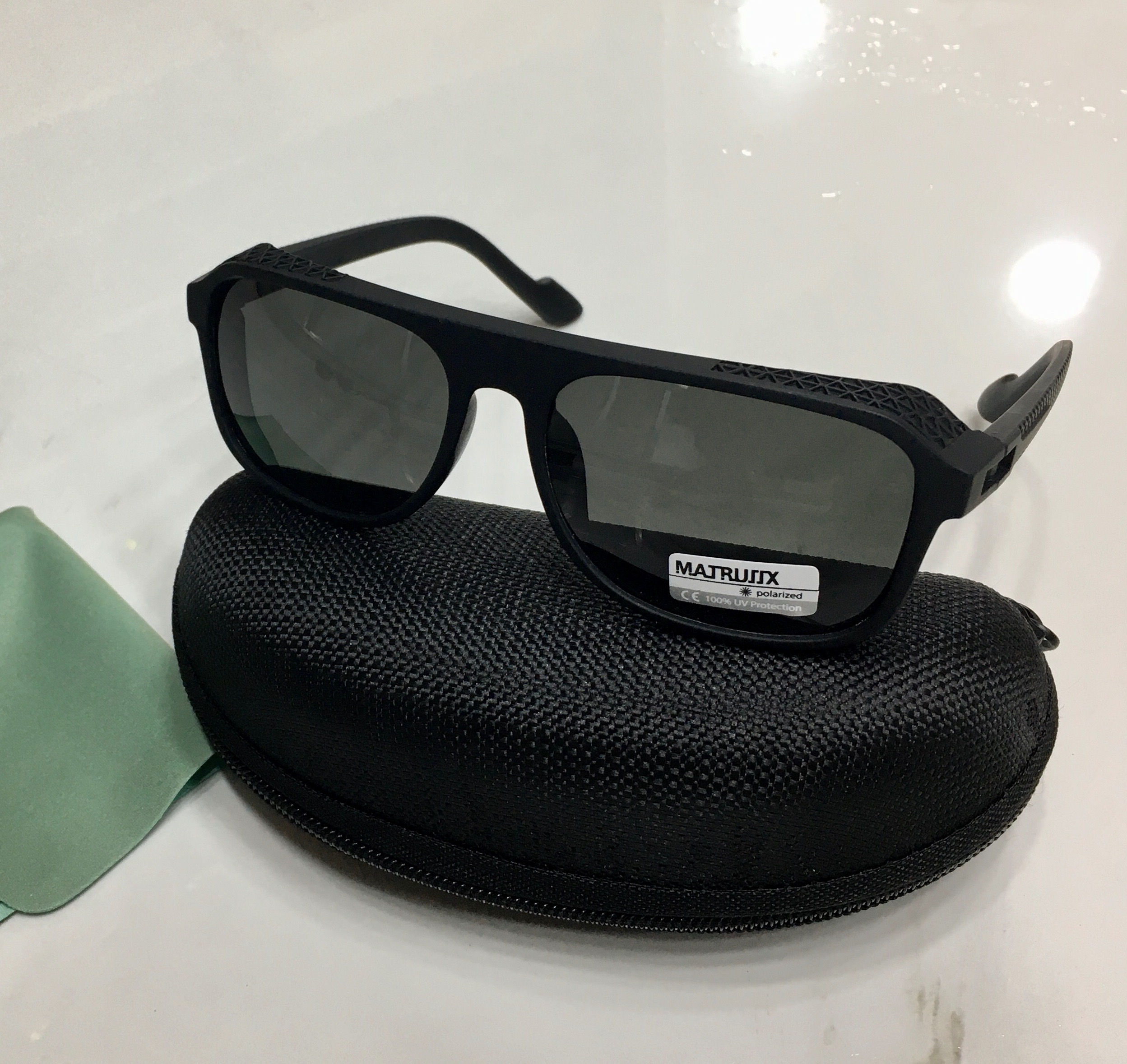 عینک بغل دار Polarized  Uv400 برند Matruix