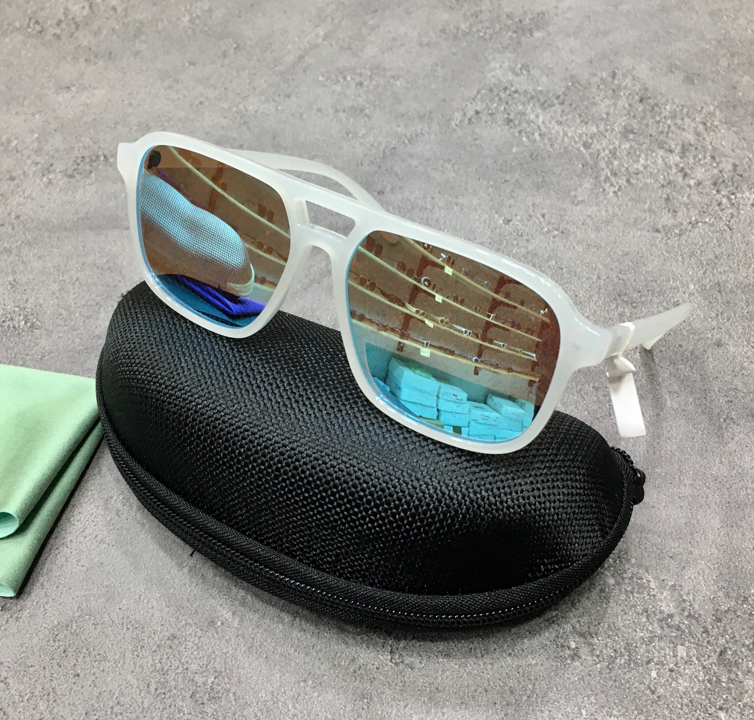 عینک استوک اروپایی با عدسی آینه ای