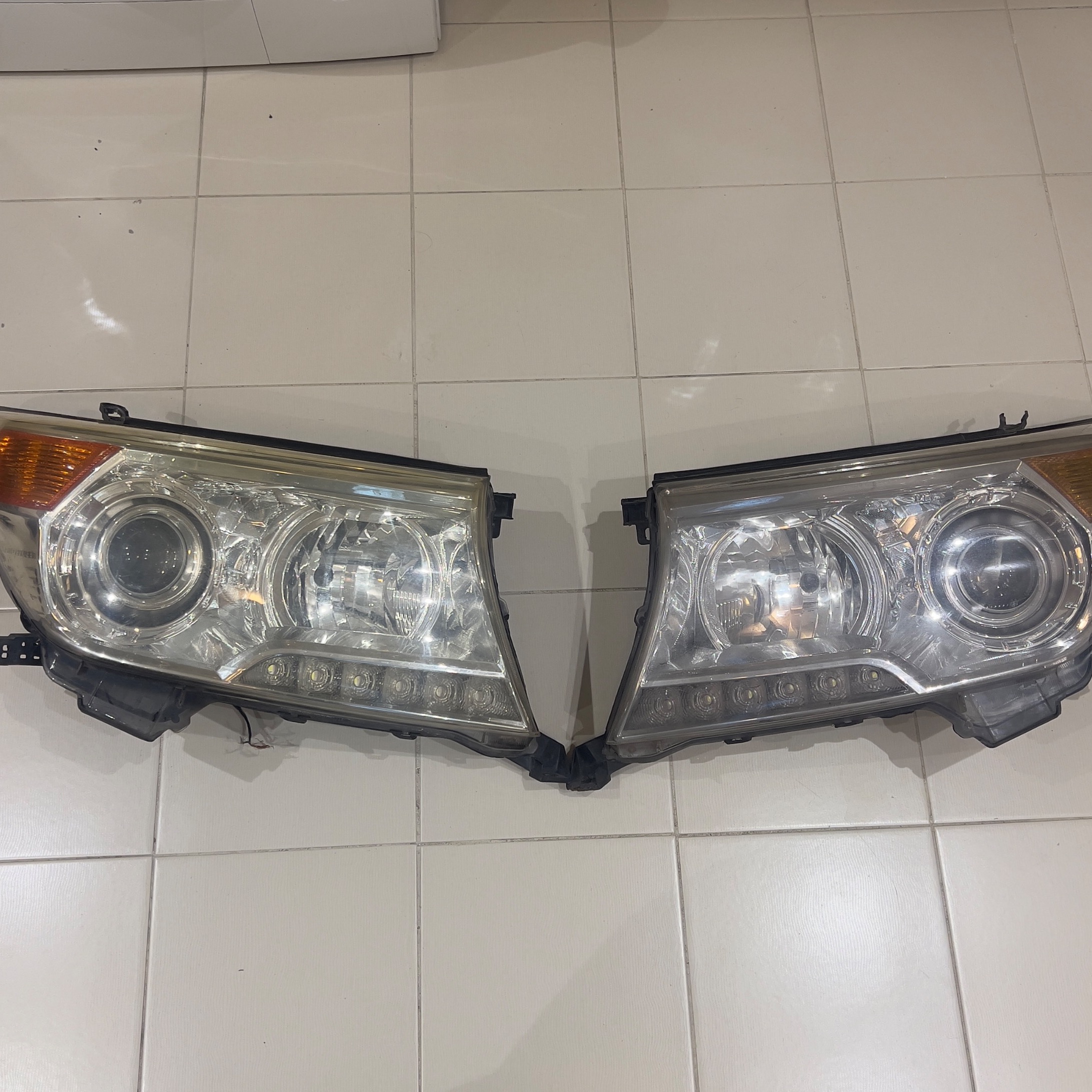 چراغ جلو لندکروز