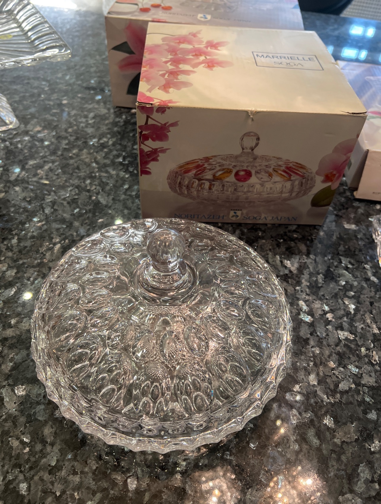 شیرینی خوری سوگا