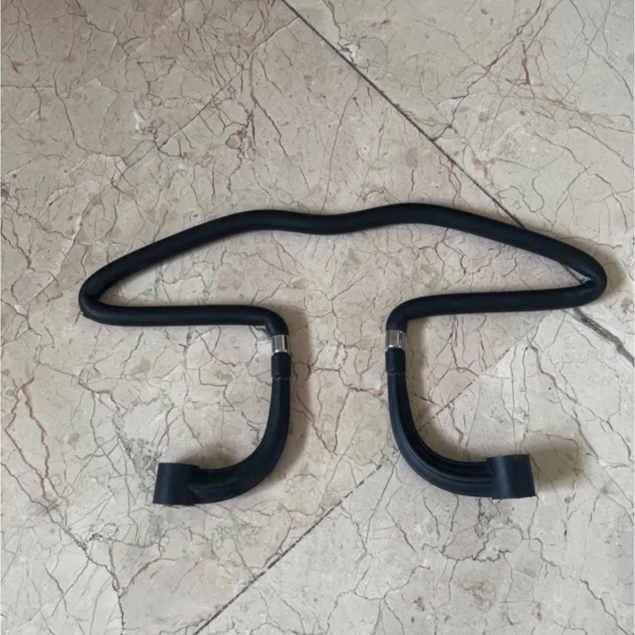 اویز لباسی خودرو