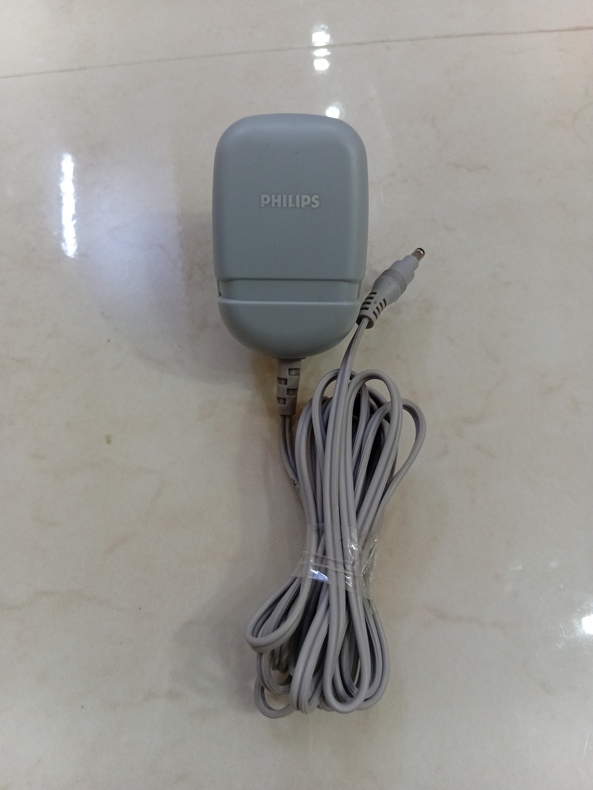 آداپتور PHILIPS توضیحات