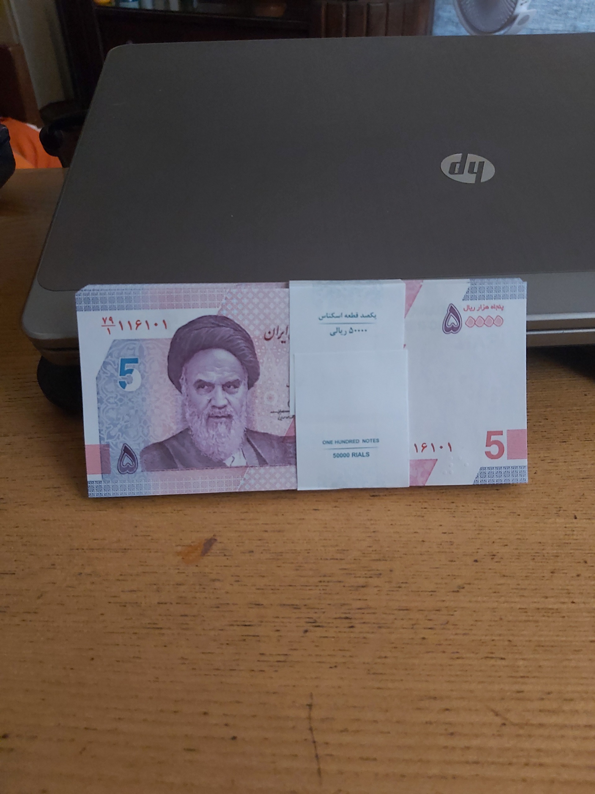 بسته اسکناس استثنایی