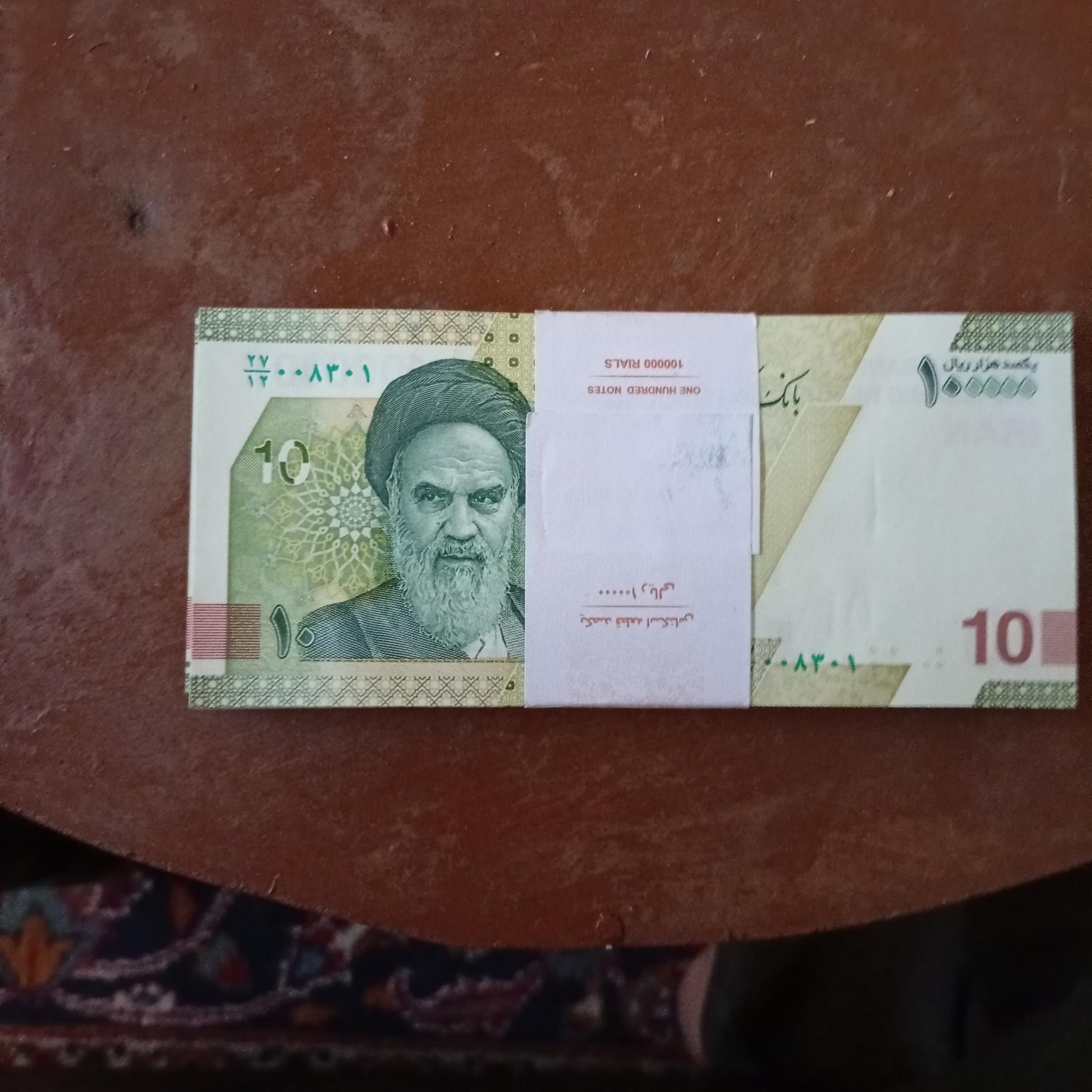 فروش یک بسته اسکناس یکصدهزار ریالی