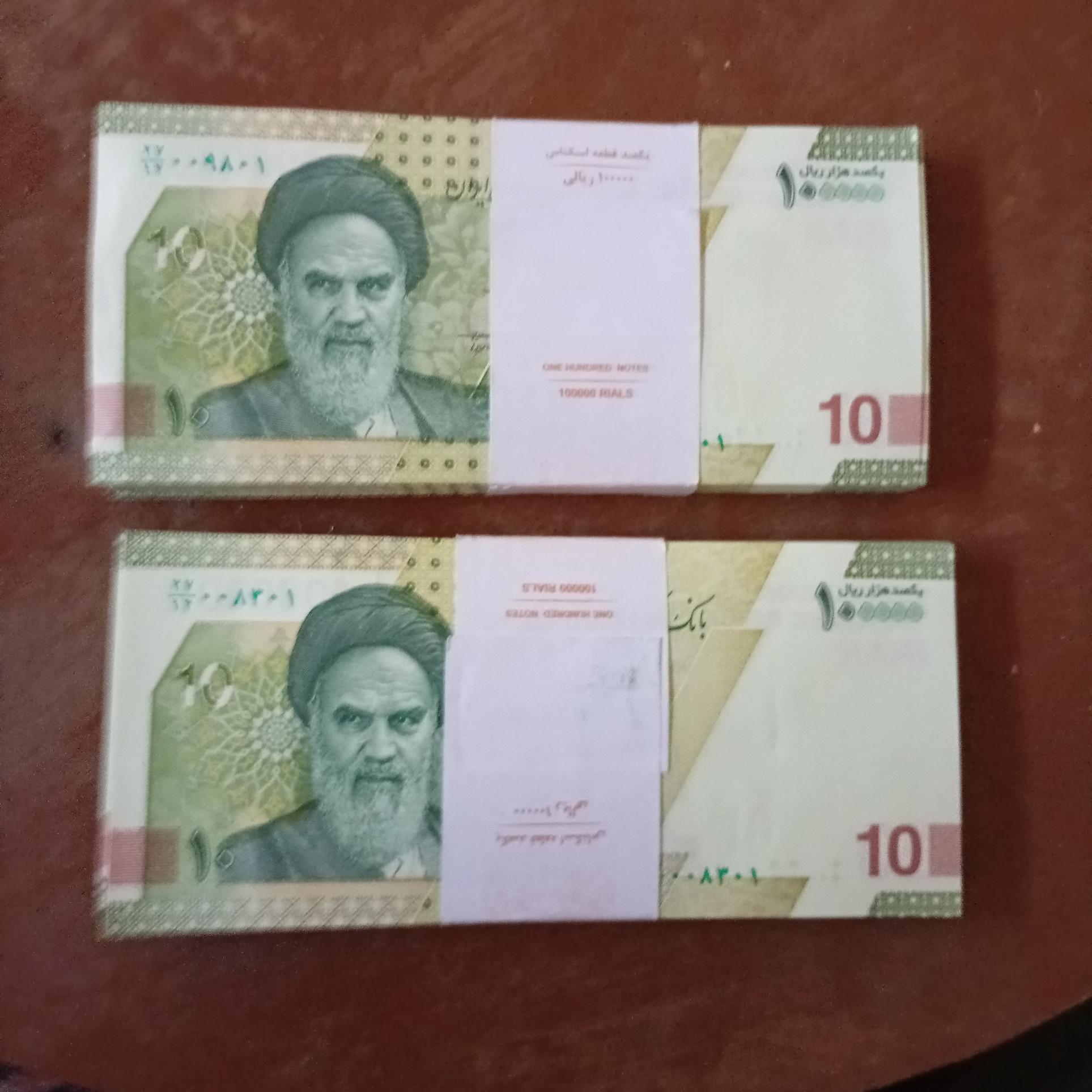 فروش دو بسته اسکناس یکصدهزار ریالی