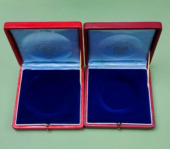 جفت جعبه یادبودهای طلای پهلوی 100 و 150 گرمی