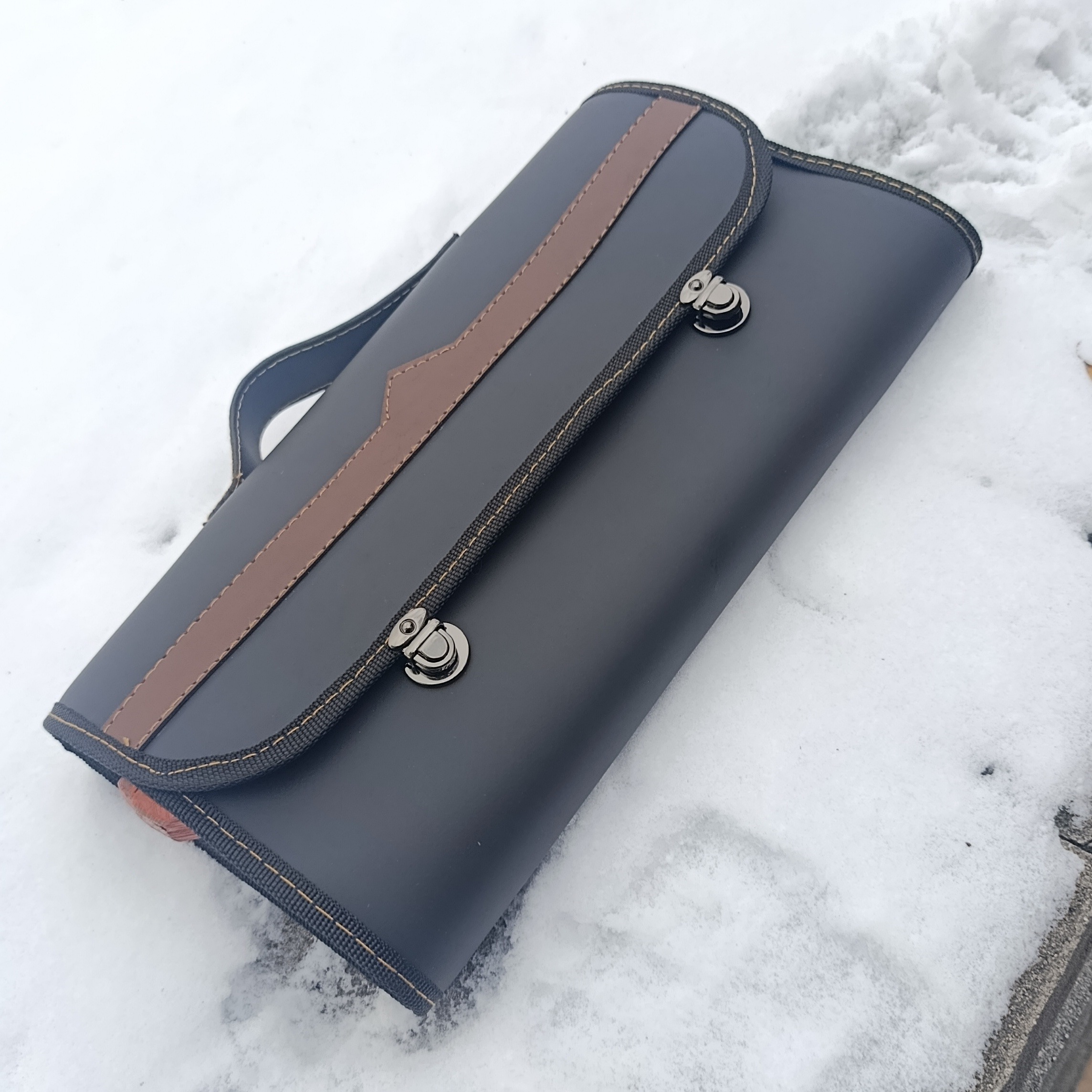 کیف مهندسی کوهنوری با وسایل همراهش