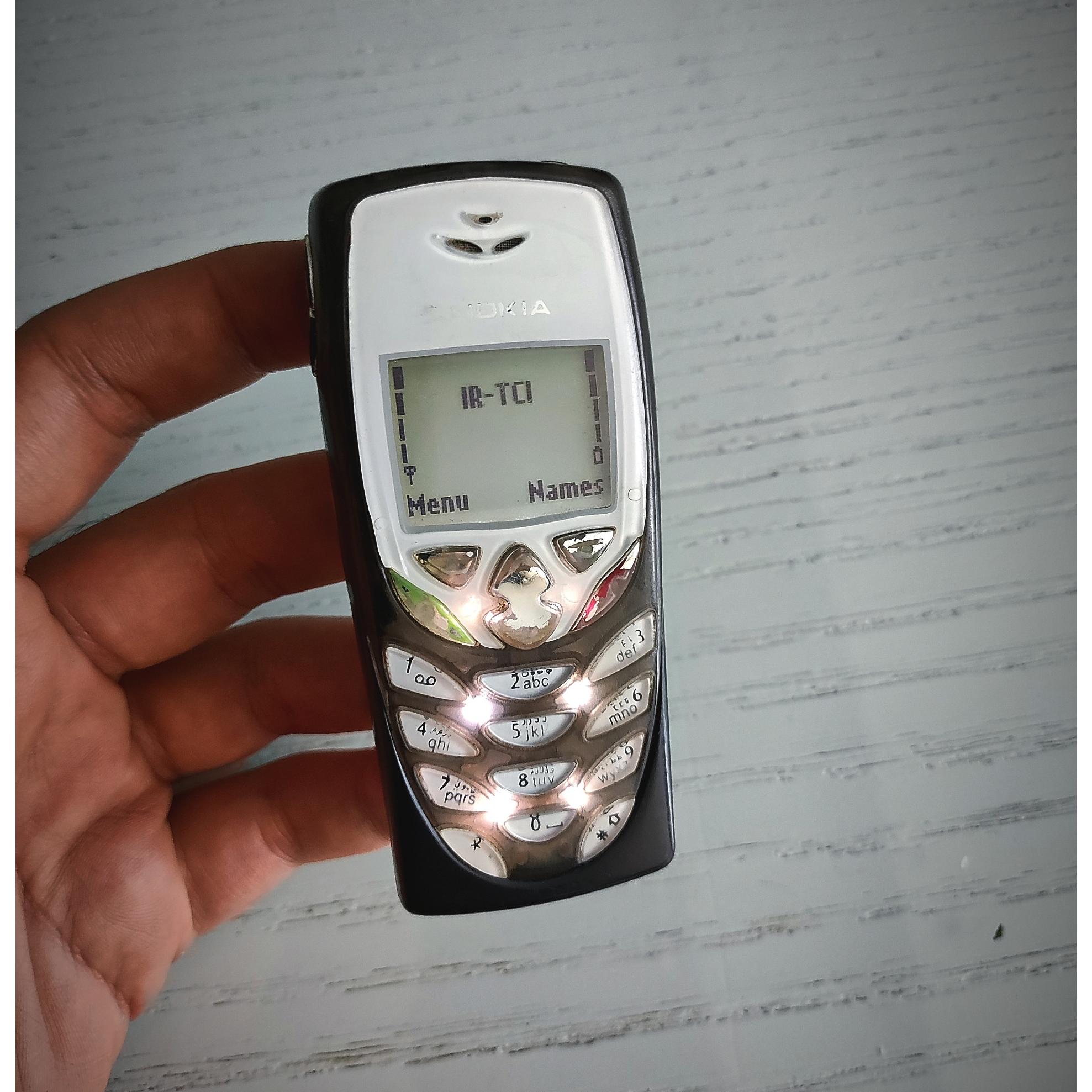 نوکیا 8310 کمیاب و اصل