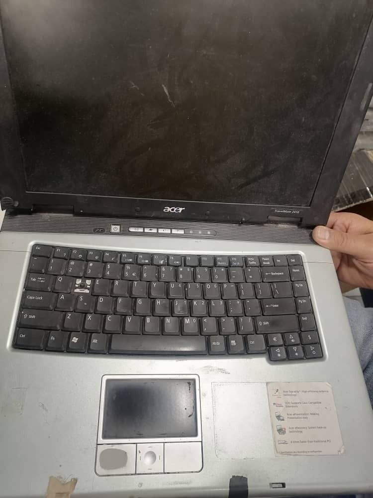 لپ تاپ قدیمی ایسر