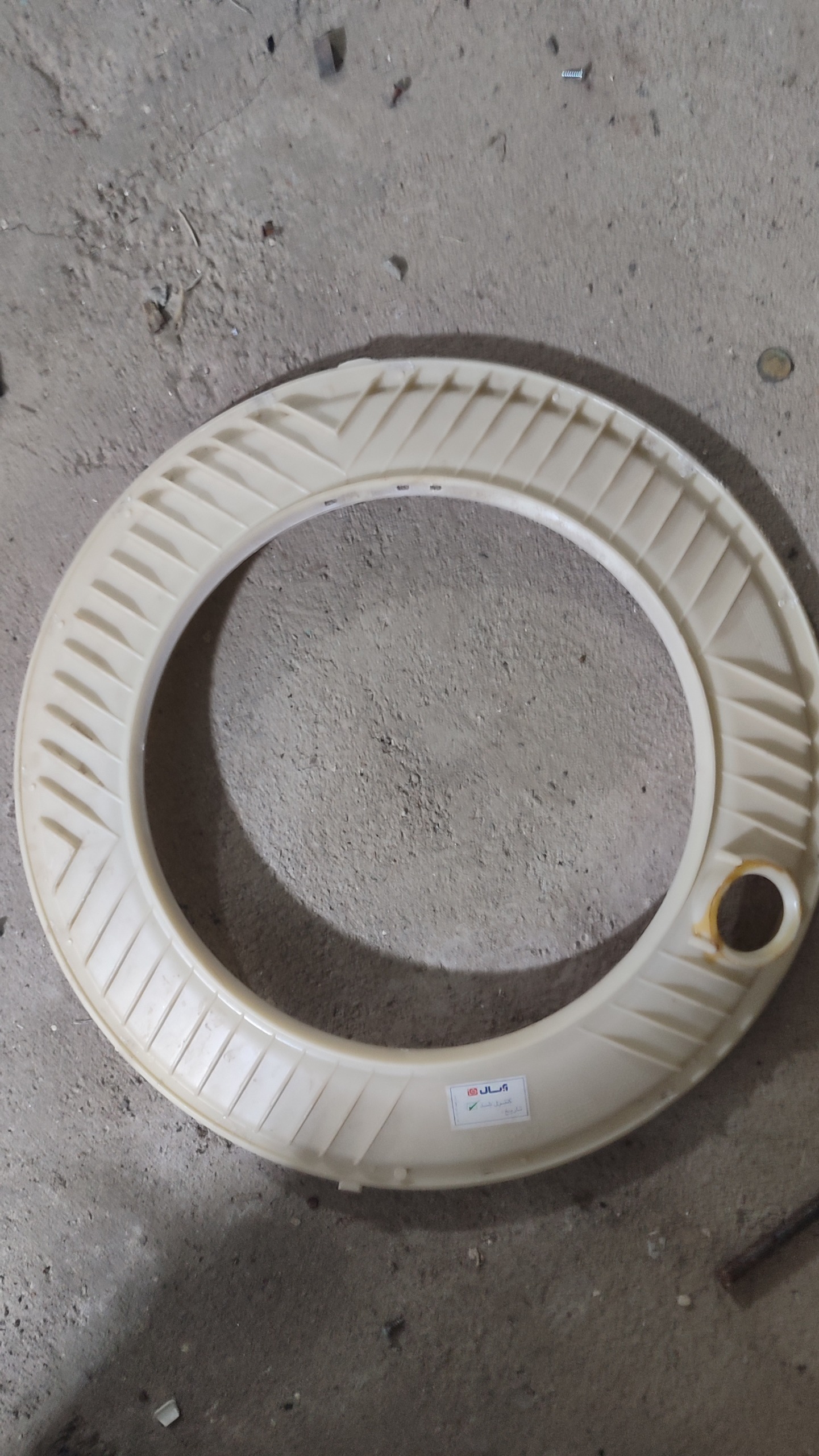 در جلو دیگ آبسال