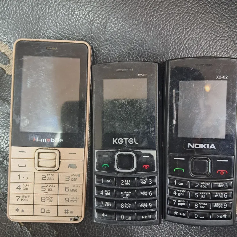 یکجا گوشی ساده توضیحات دارد