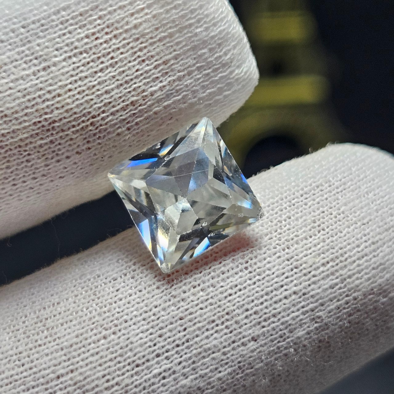 نگین سنگ کیوبیک زیرکونیا دایموندکالر6قیراط کد31936