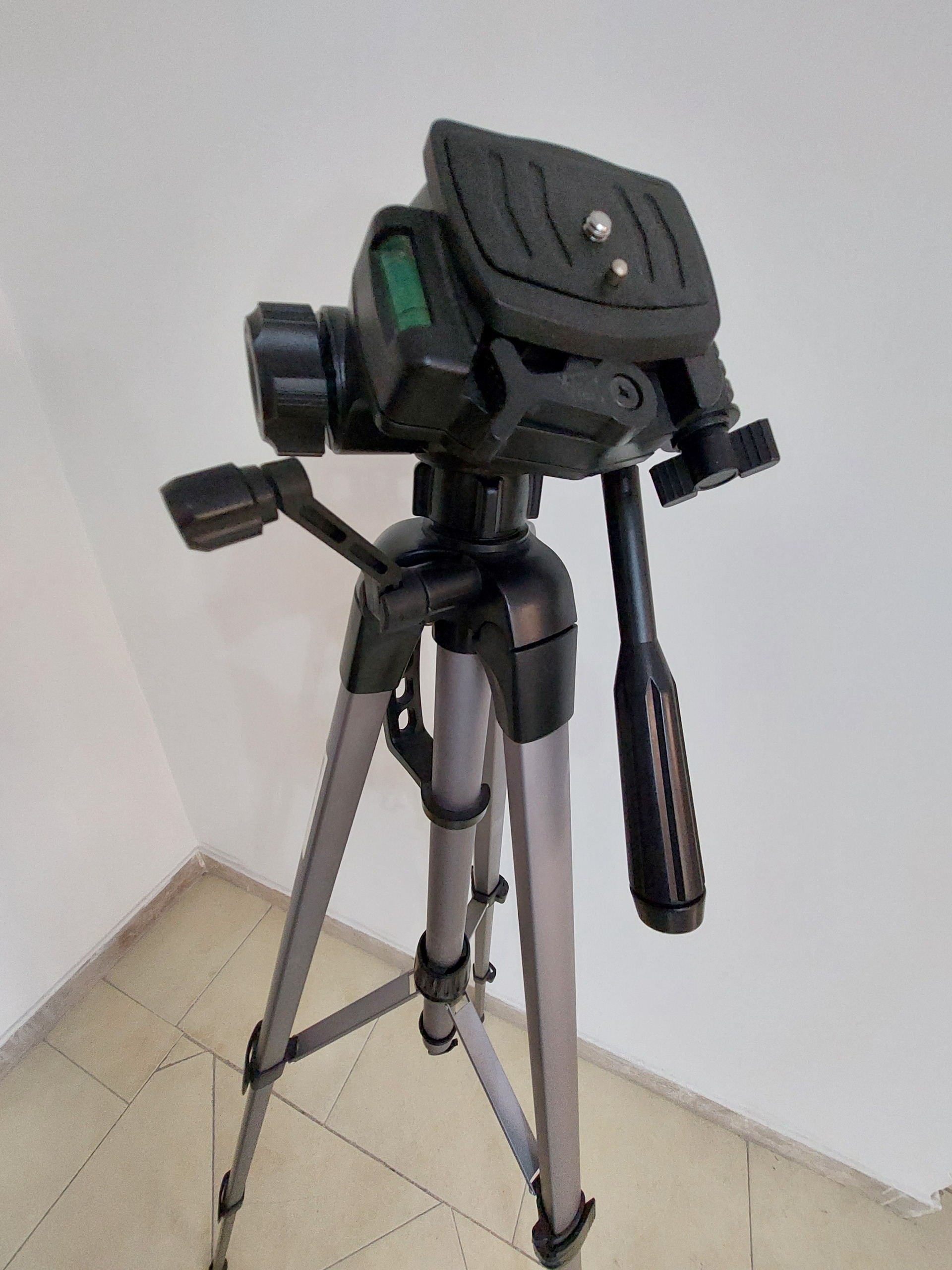 سه پایه دوربین عکاسی و فیلمبرداری