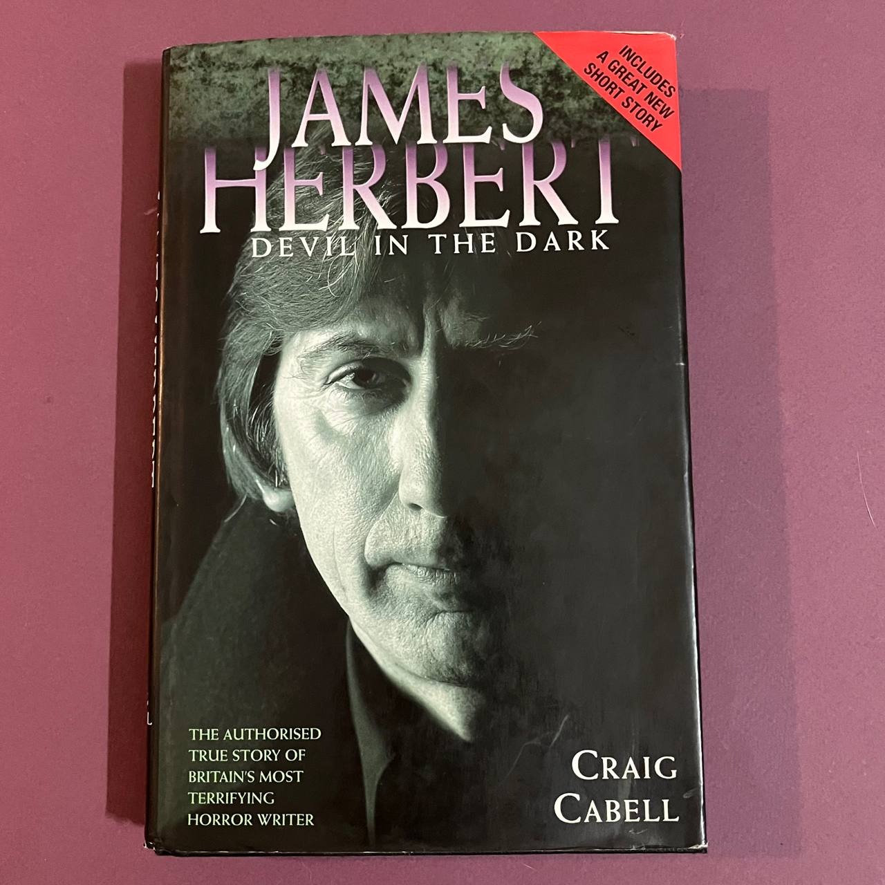 James Herbert Devil in the Dark جیمز هربرت امضادار