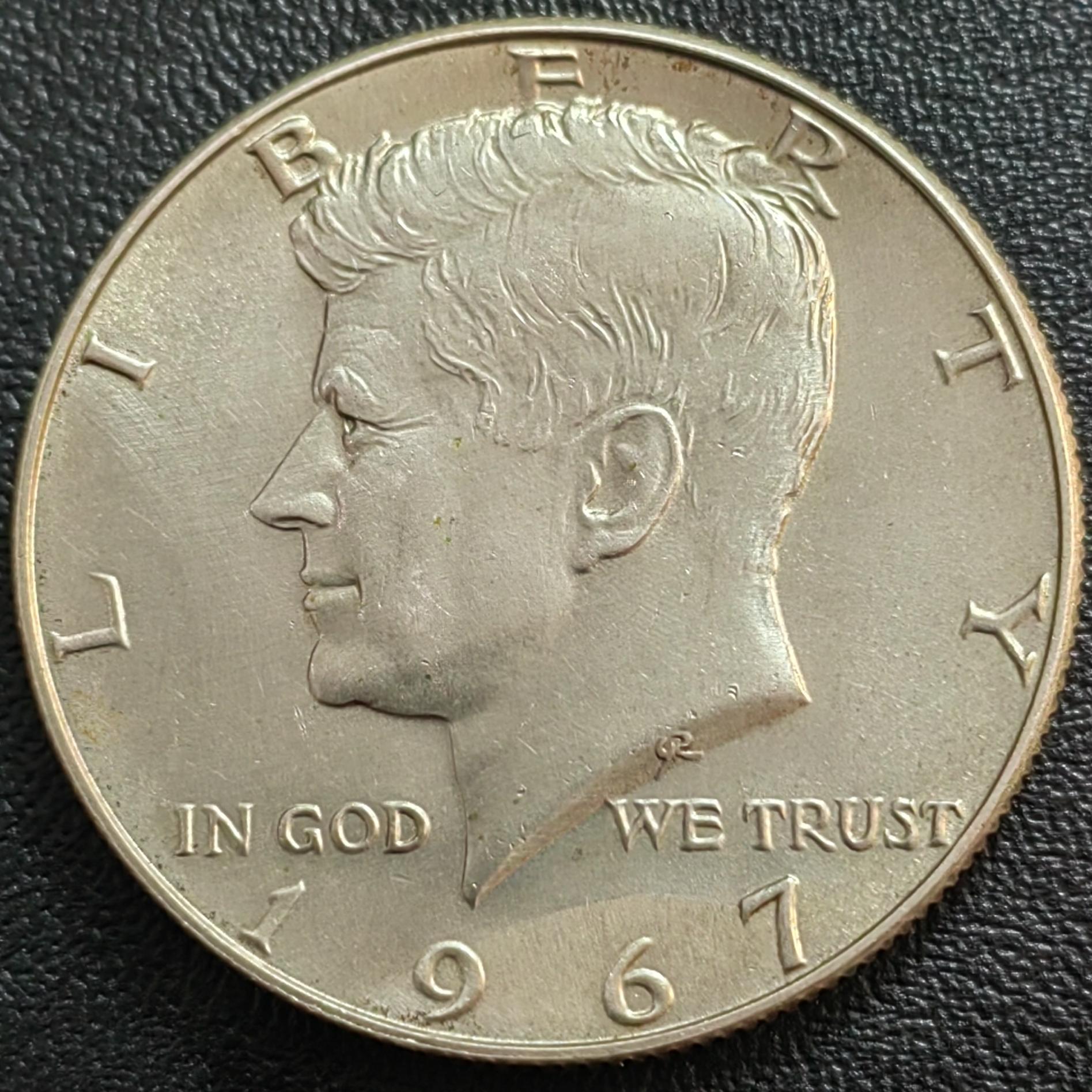 نیم دلار کندی 1967 نقره در حد بانکی