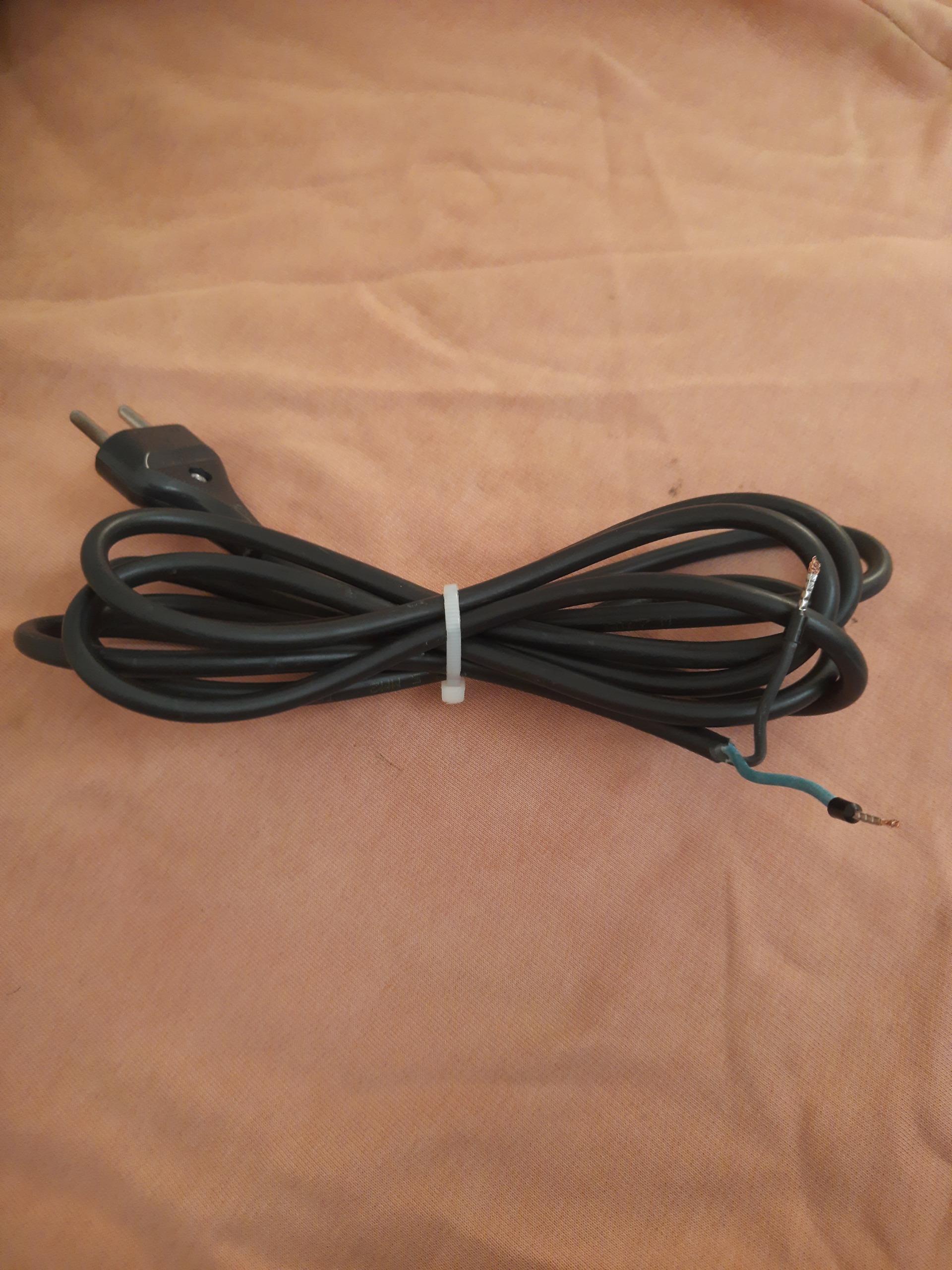 کابل دریل ومینی فرزبه همراه دوشاخه سایز1,5طول 2,5