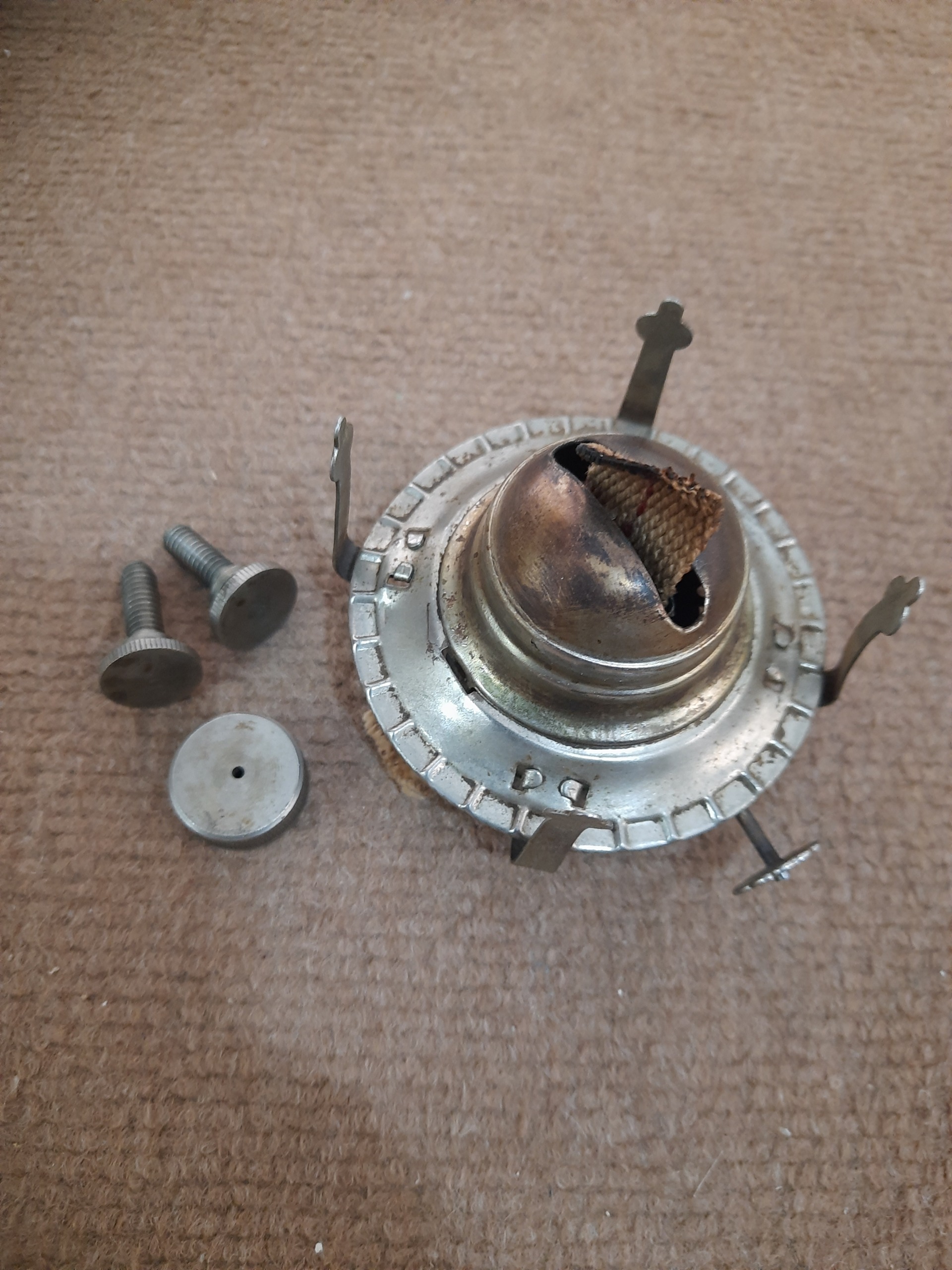 ماشین بالابرفیتیله چراغ روشنایی ودرب باک نفت وپیچ