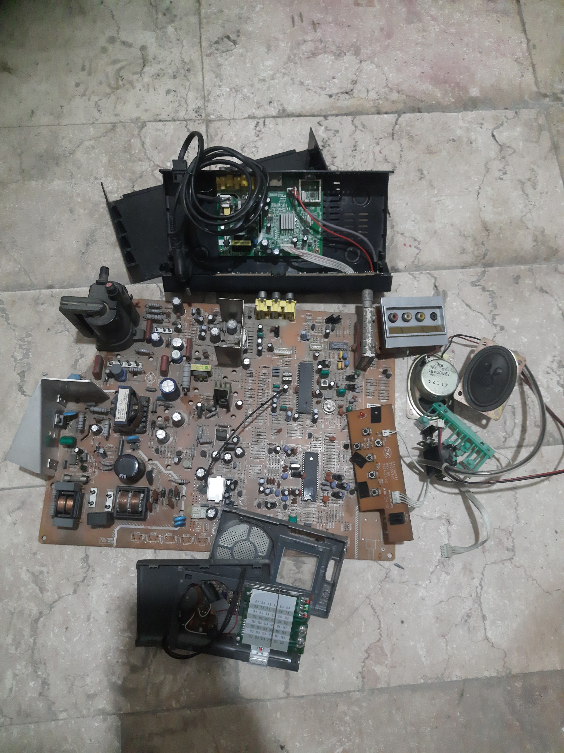 بردتلویزون14اینچ شارپ ژاپن وگیرنده دیجیتال ورادیو