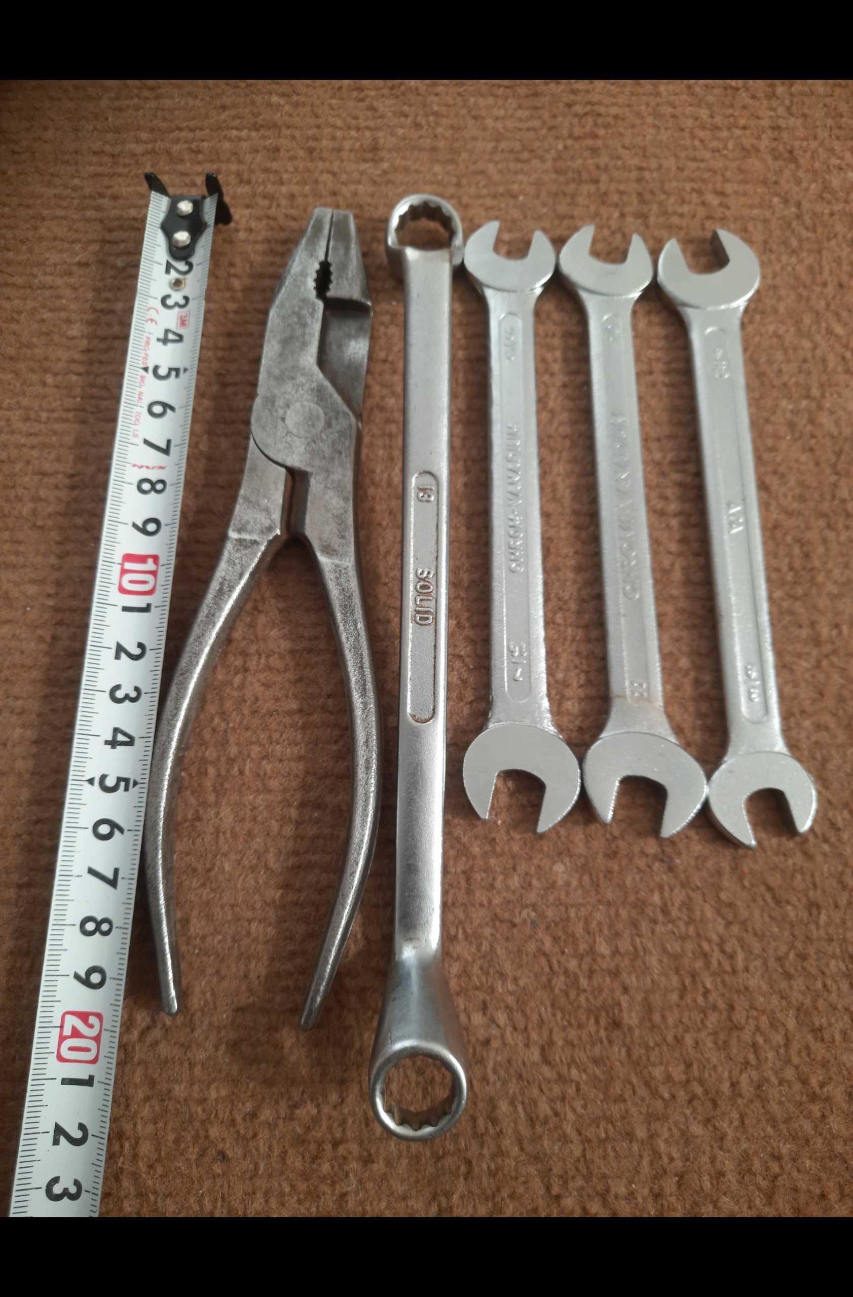 تعداد4عددآچاربه همراه یک عددانبردست تمام فلزی