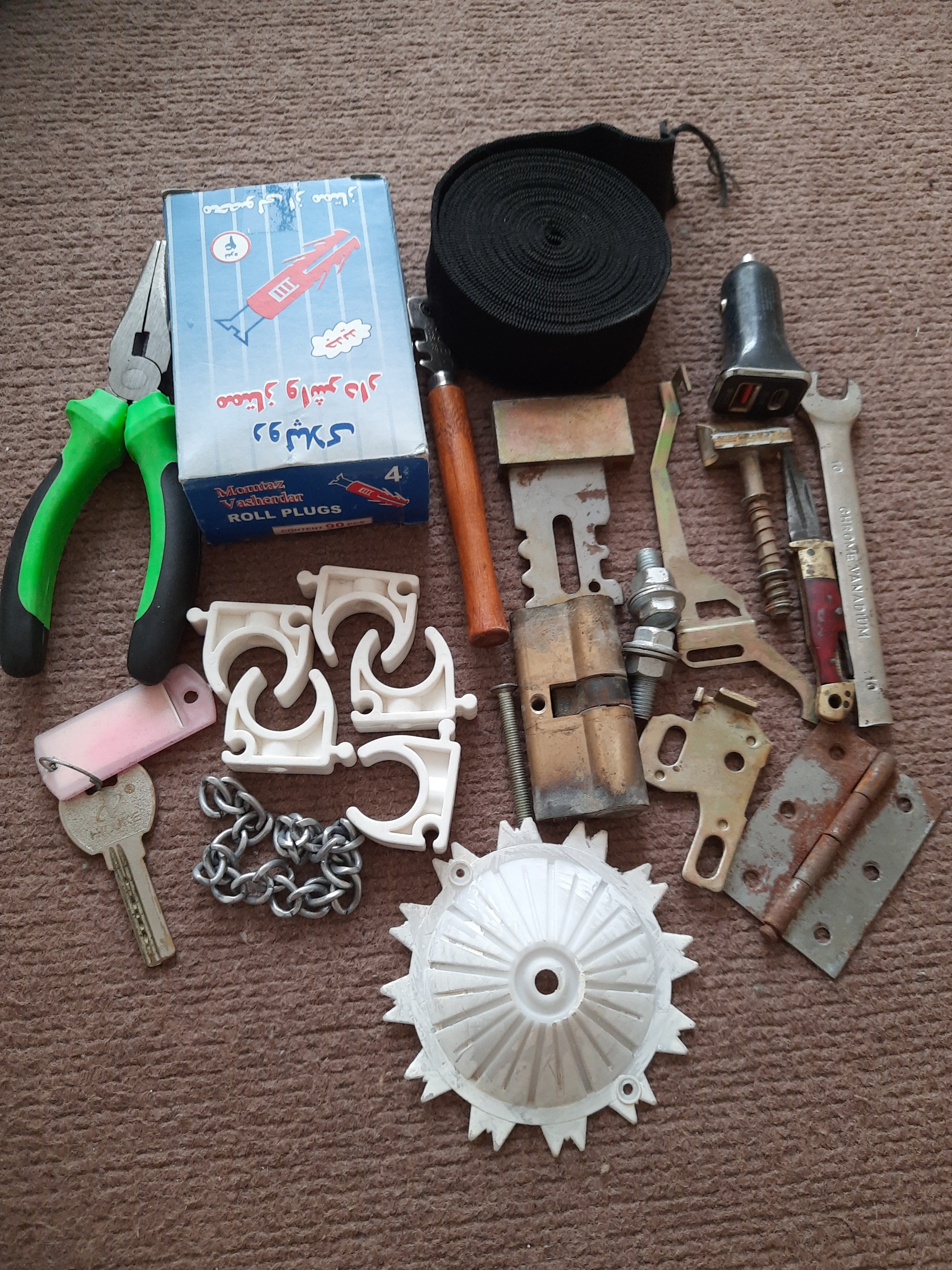 تعدادی لوازم وابزارموردنیازساختمانی مطابق تصاویر