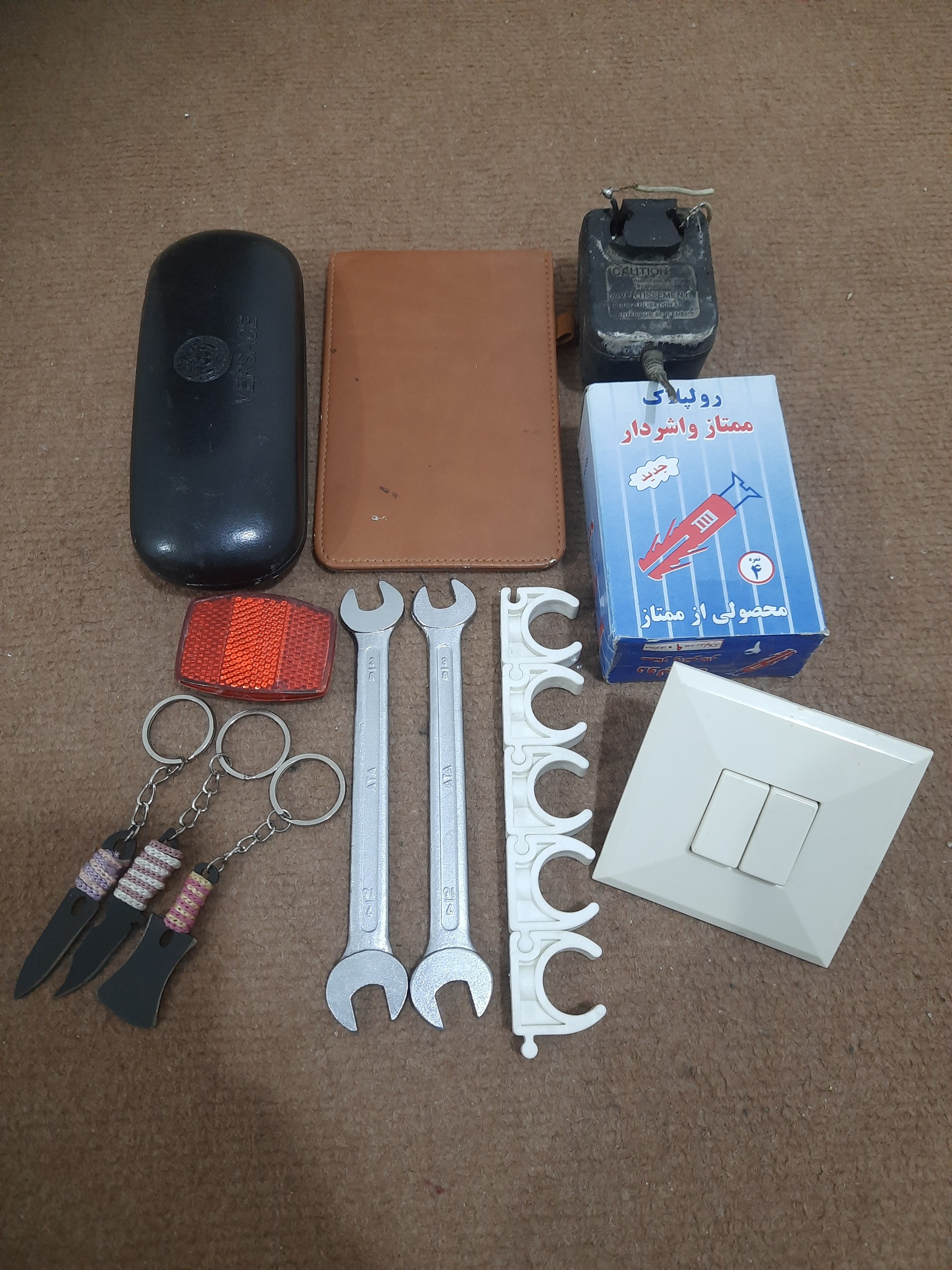 تعدادی لوازم مطابق با تصاویر