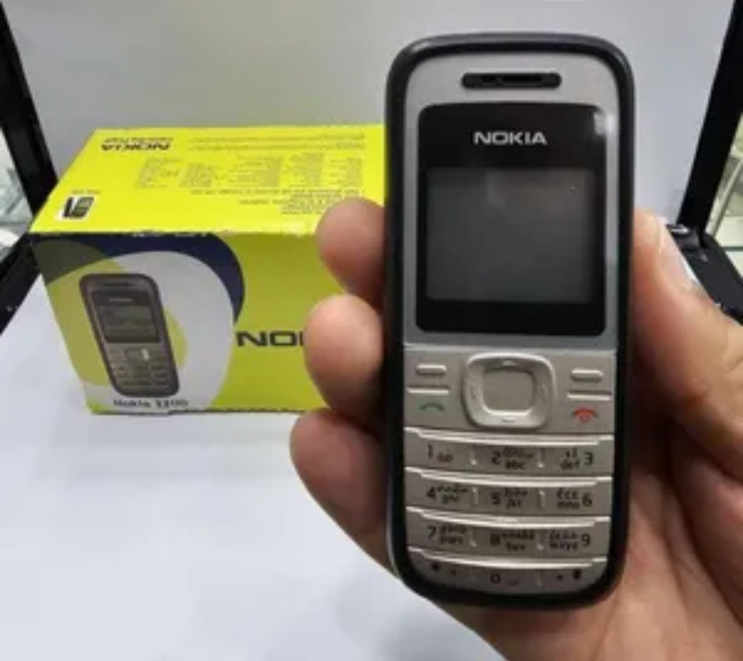 مزایده گوشی1200نوکیاعطیقه فابریک بامتعلقات فول